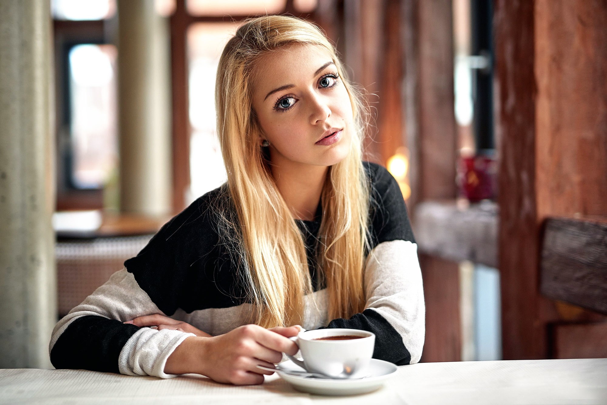 coffee shop, hairstyle, cafe, mug, young adult, refreshment, drink, hair, adult, hot drink, looking at viewer, blonde, contemplation, coffee break, coffee - drink, HD Wallpaper