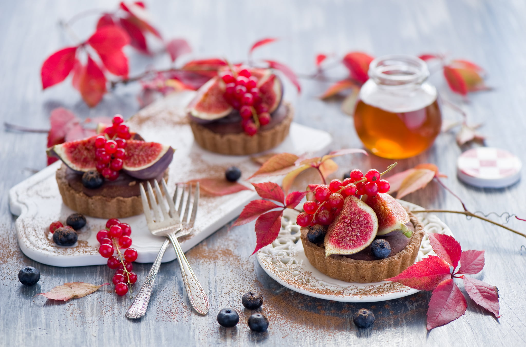 dessert, cakes, 1080P, glass, sweet, indulgence, plate, wood - material, figs, spoon, cake, temptation, currants, berries, Anna Verdina, healthy eating, HD Wallpaper
