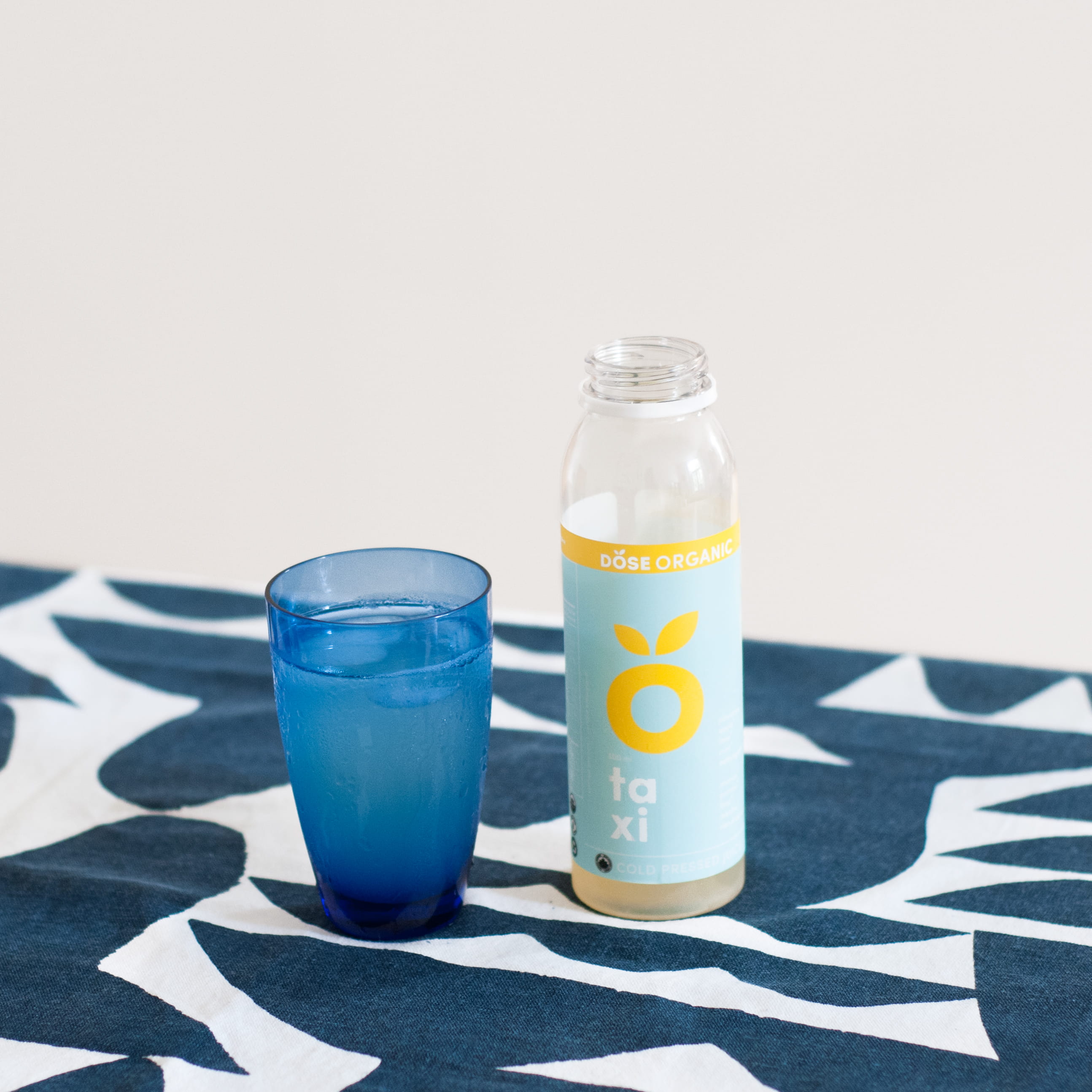 wellbeing, juice, tablecloth, plastic, blue, porcelain, refreshing, sunscreen, cup, sunlight, deodorant, still life, cylinder, shadow, nature, refreshment, Phone HD Wallpaper
