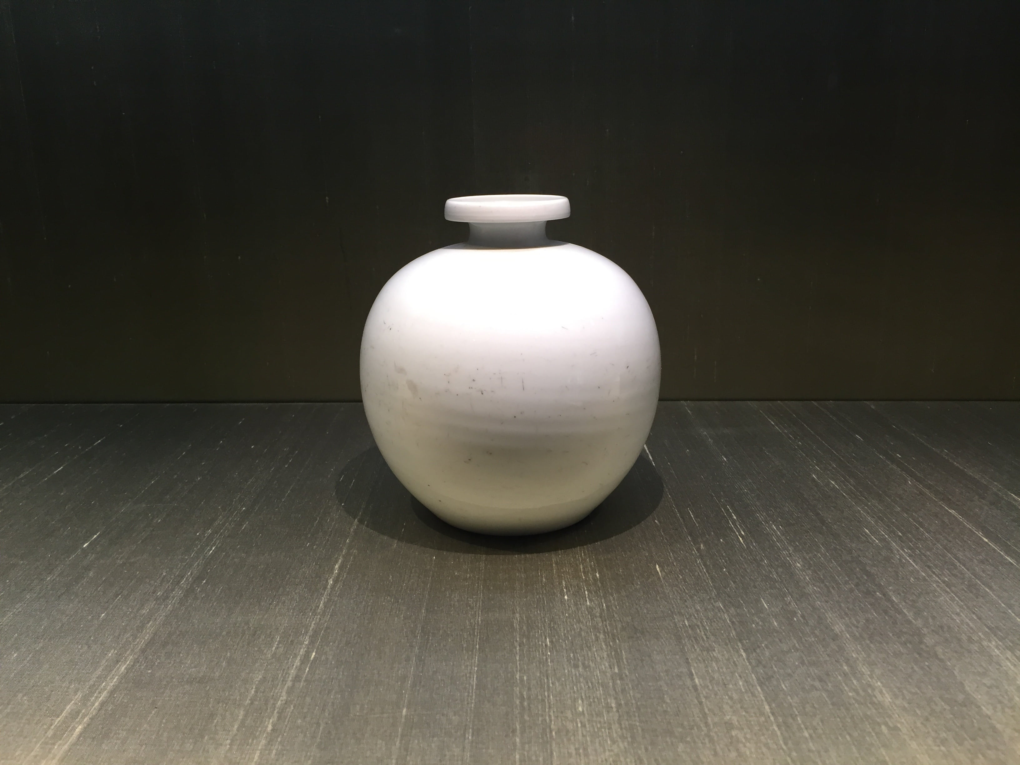 empty, art and craft, mabel, flooring, vase, decoration, close-up, history, cultural relic, still life, indoors, no people, ceramics, table, pottery, container, HD Wallpaper