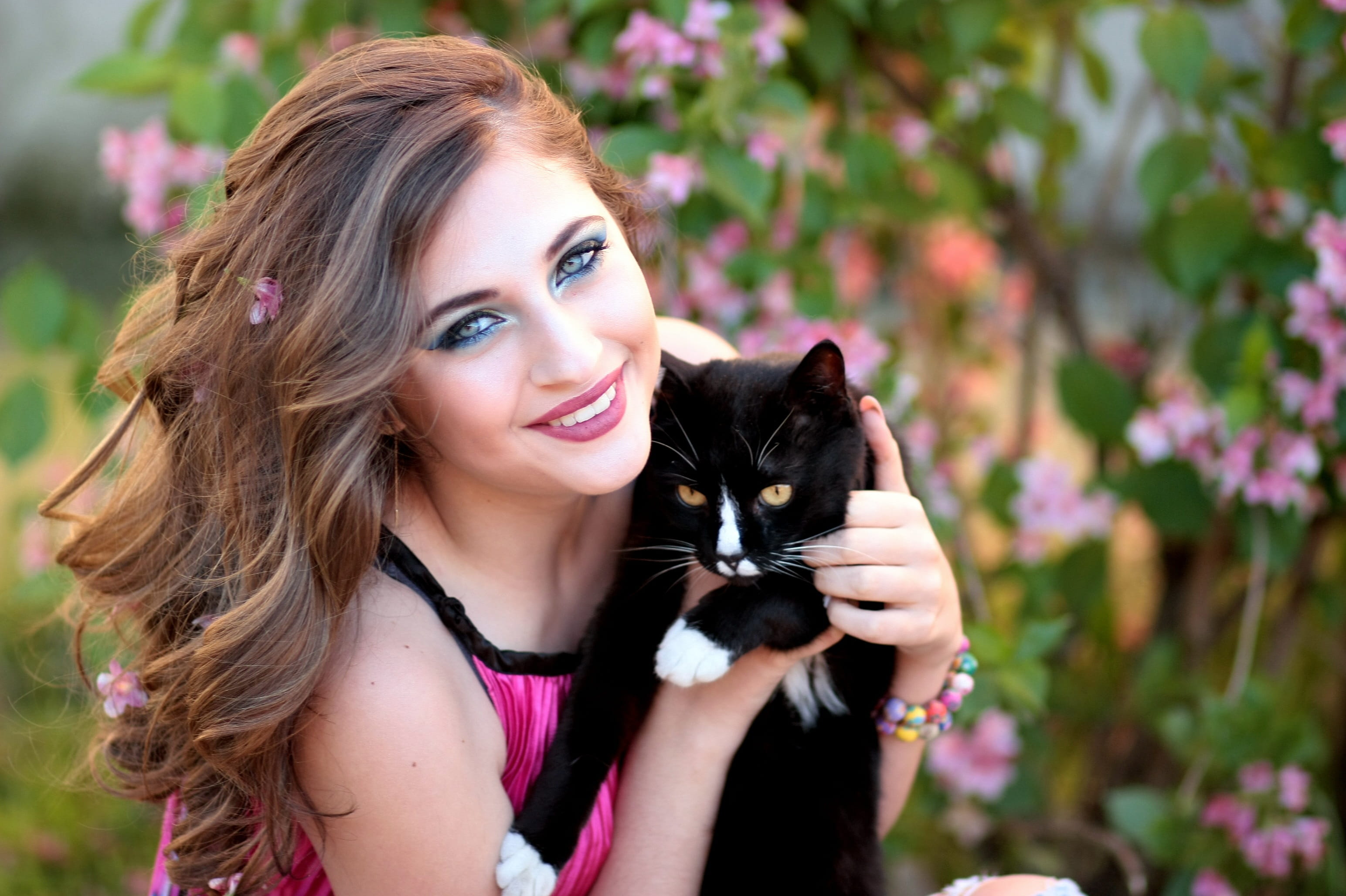beauty, domestic cat, portrait, 2K, domestic animals, animal themes, young adult, cat, one animal, smiling, love, pets, black, domestic, young women, hug, HD Wallpaper