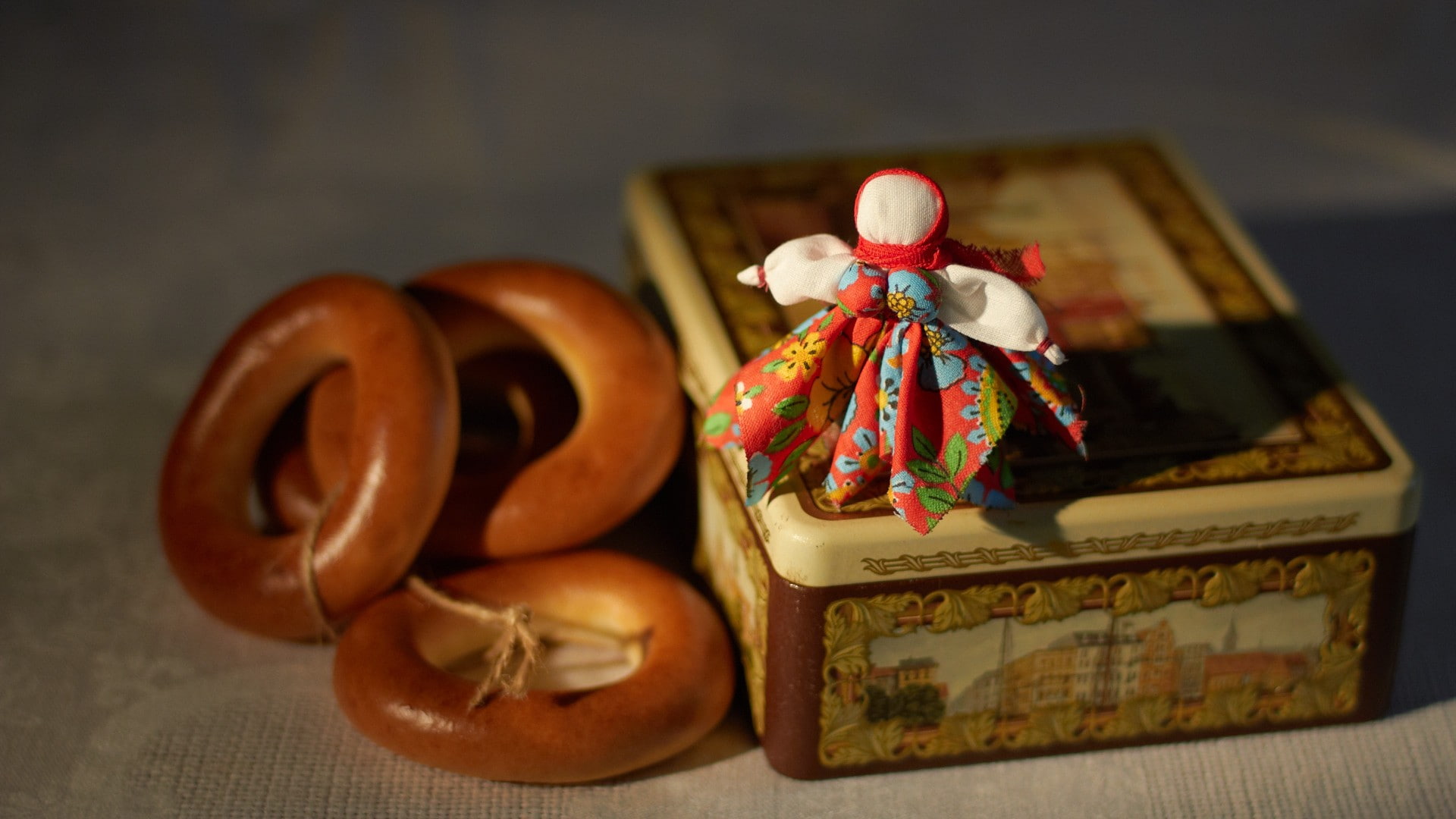 close-up, bagels, indoors, still life, focus on foreground, celebration, box, decoration, ragdolls, closeup, ribbon, table, text, tied up, wood - material, HD Wallpaper