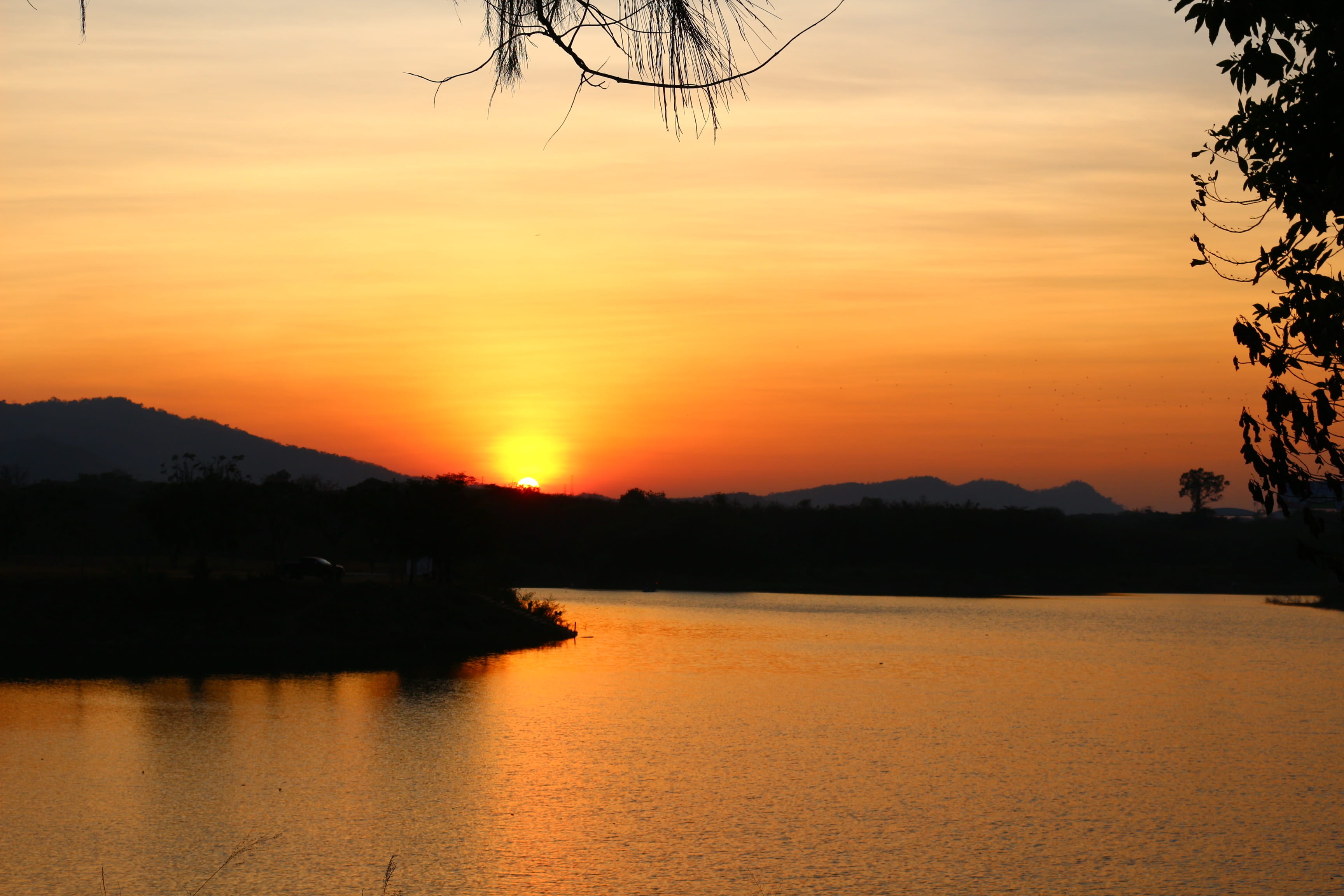 the sun, park, shadow, Pretty, sun, reflection, lake, background, plant, relax, Sunset, evening, idyllic, water, tranquil scene, sea, mountain, tranquility, HD Wallpaper