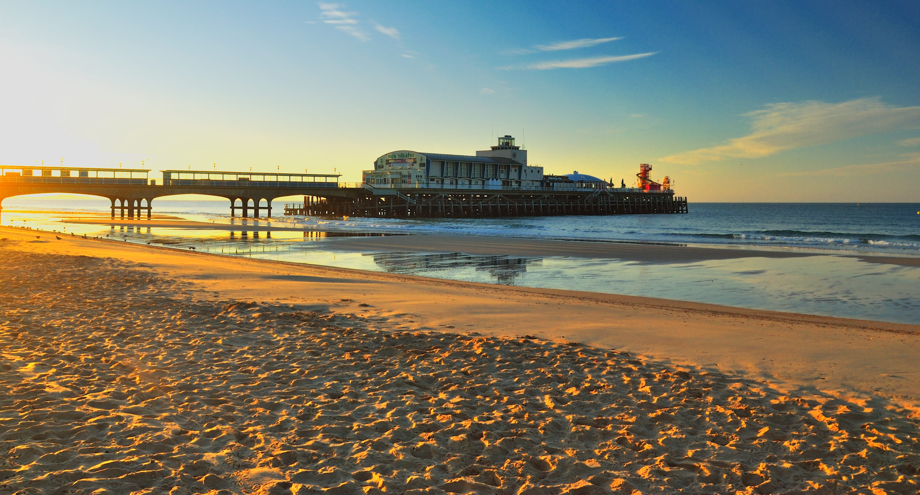 pebble, transportation, 2K, building exterior, sand, architecture, cloud - sky, bournemouth, land, sea, built structure, no people, water, sky, travel, HD Wallpaper