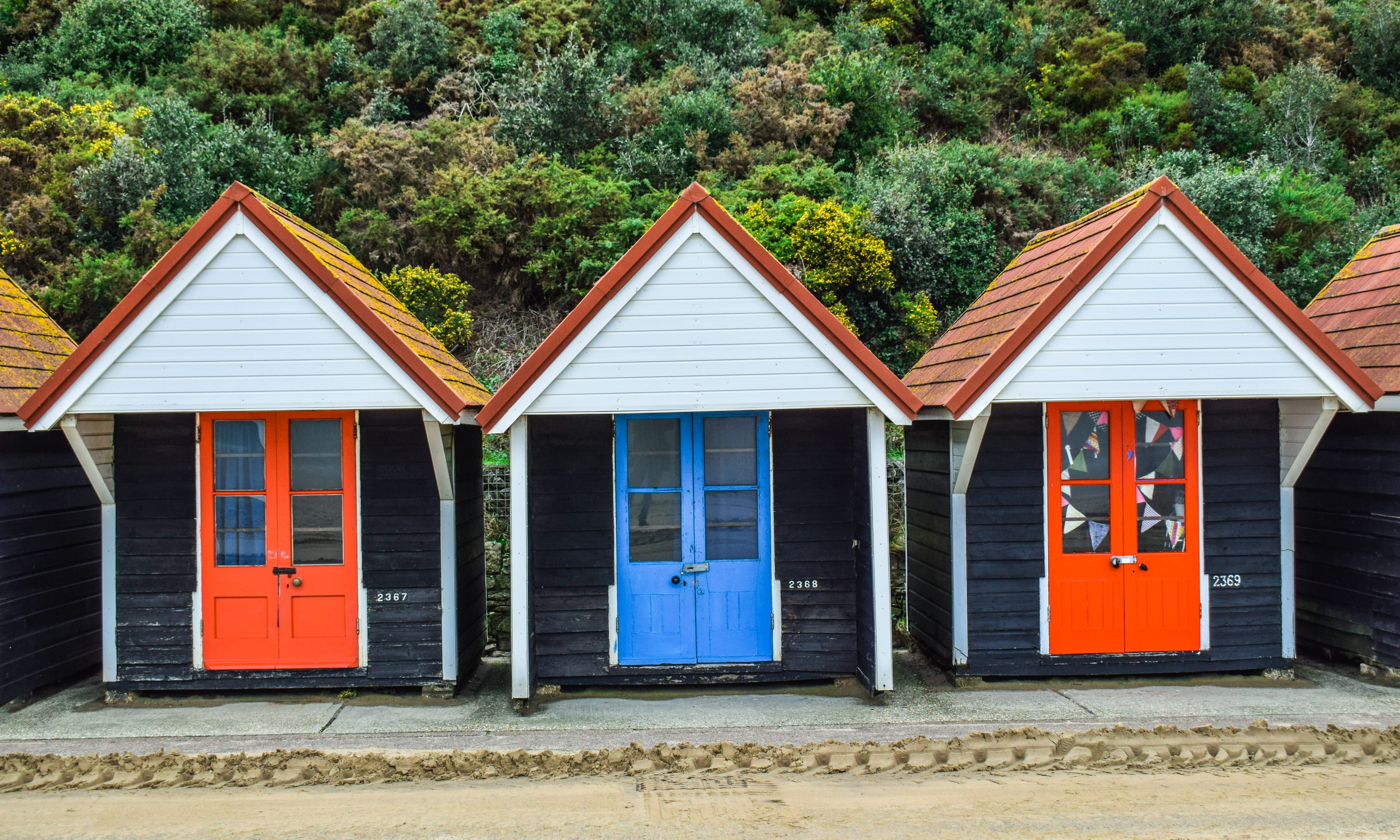 colorful, side by side, nature, window, house, row house, travel, bournemouth, hut, multi colored, uk, closed, beach hut, architecture, beach, door, building exterior, HD Wallpaper