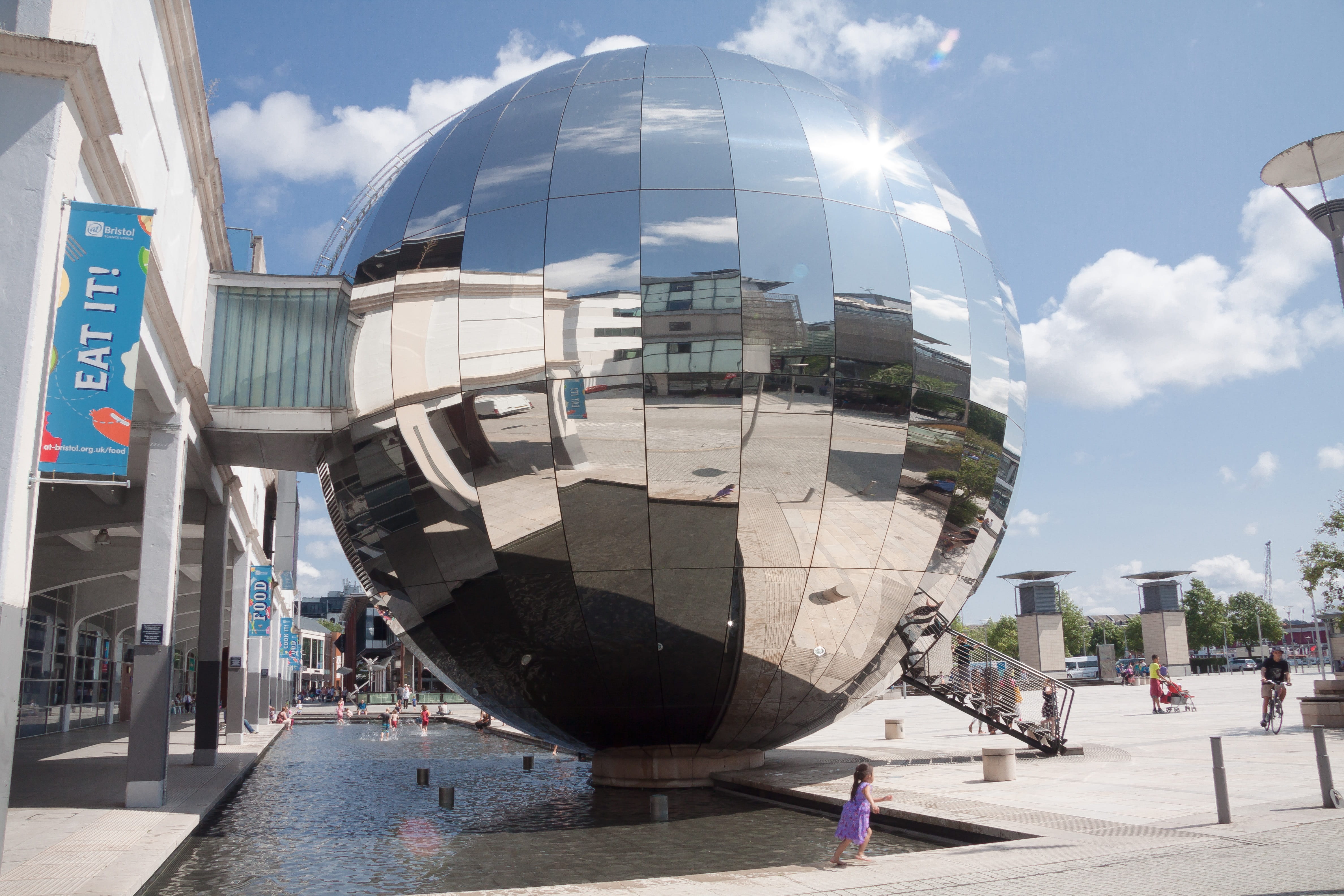 reflection, ball, 4K, planetarium, water basin, sky, bristol, summer, homes, city, sunlight, fish-eye lens, aluminium, street, built structure, england, HD Wallpaper