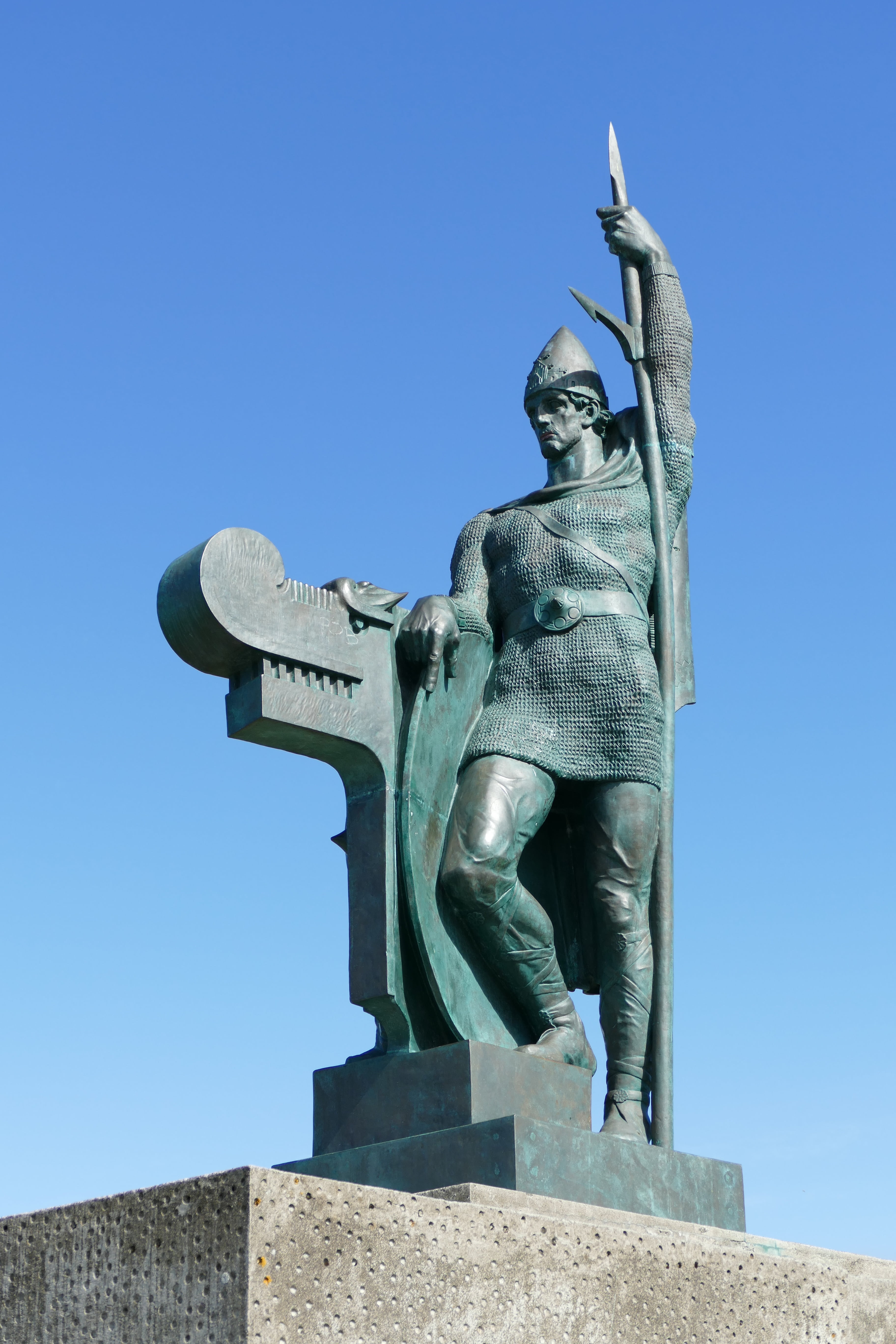viking, sculpture, memorial, the past, spear, creativity, male likeness, architecture, nature, history, low angle view, statue, sky, travel destinations, Phone HD Wallpaper
