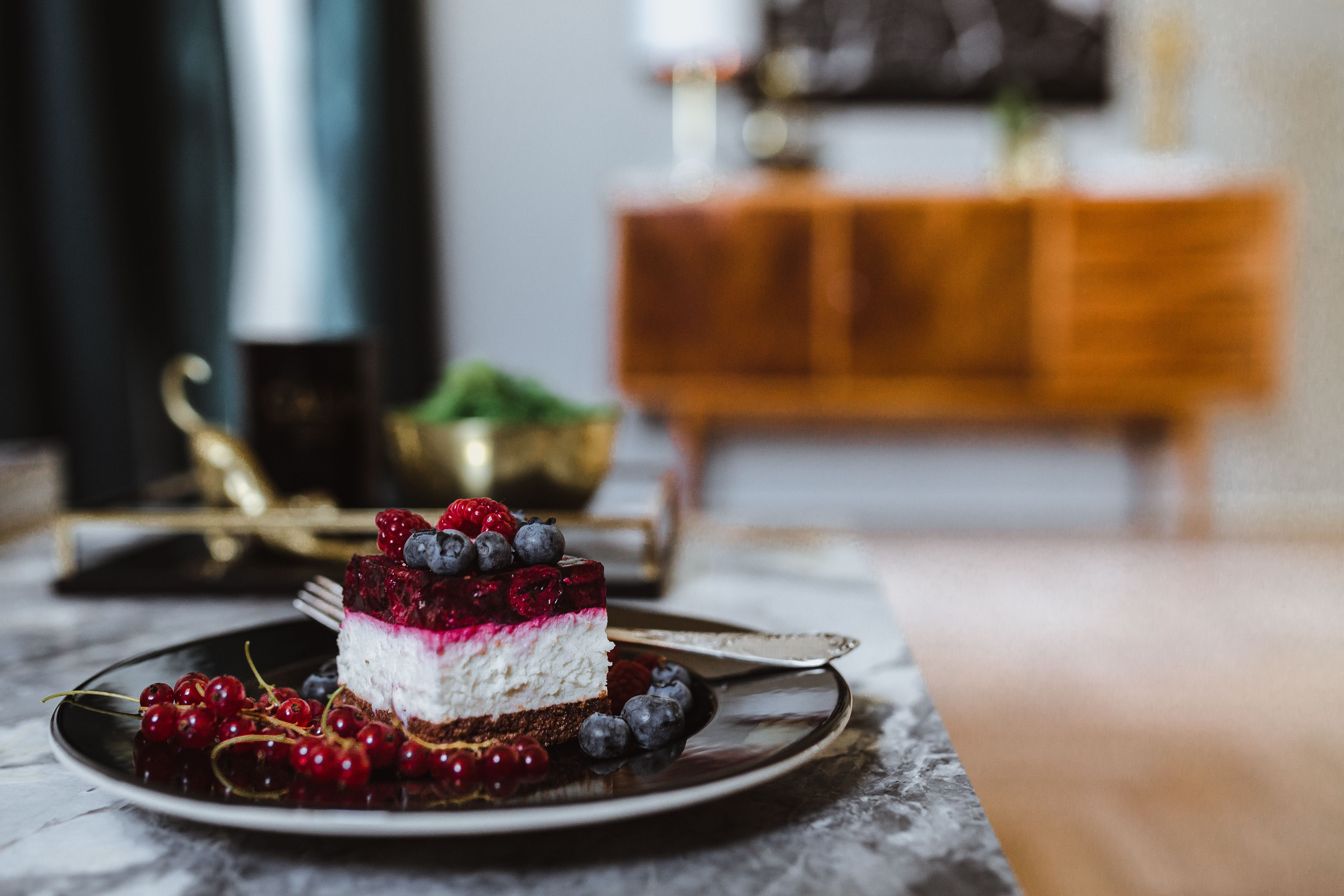 food and drink, sweet, ready-to-eat, berry fruit, raspberry, baked pastry item, table, freshness, plate, no people, homemade, healthy eating, raspberries, HD Wallpaper