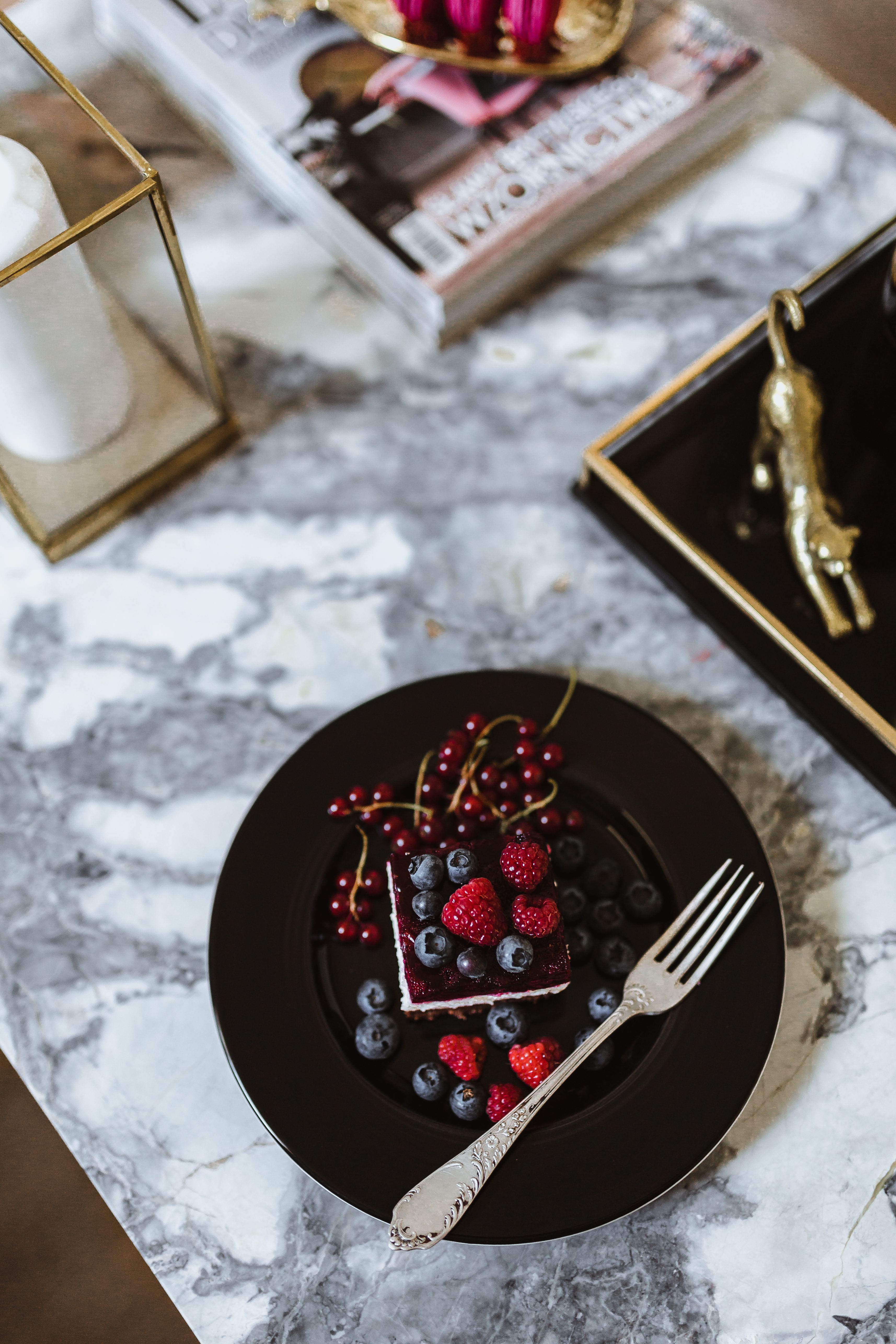 no people, cake, fruit, high angle view, raspberries, sweet food, blueberries, berry fruit, homemade, temptation, food, pie, indoors, cheesecake, table, Phone HD Wallpaper