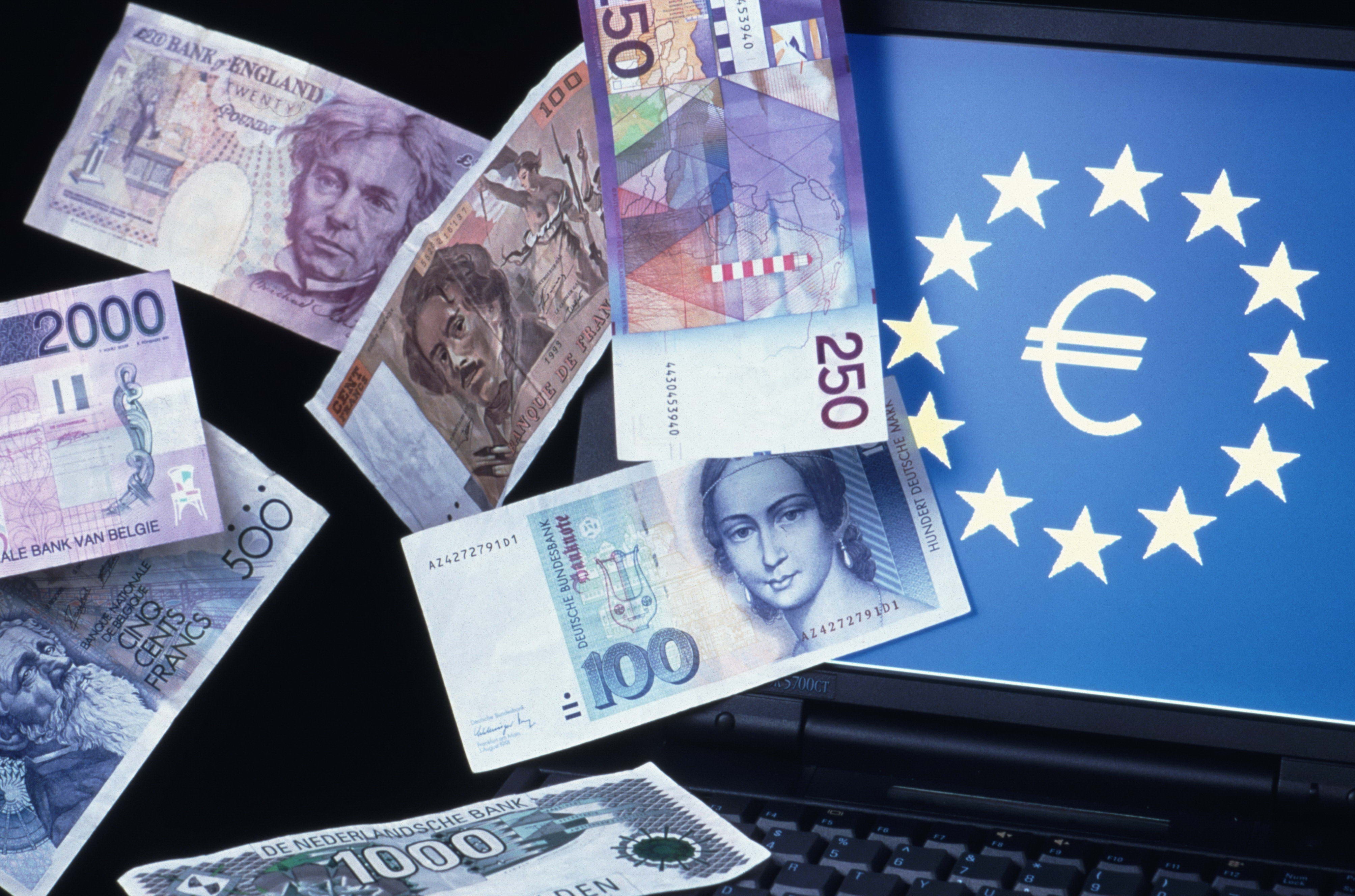 paper Currency, currency Symbol, 4K, denomination, indoors, currency, uSA, bill, finance, success, no People, number 100, male likeness, savings, studio shot, HD Wallpaper