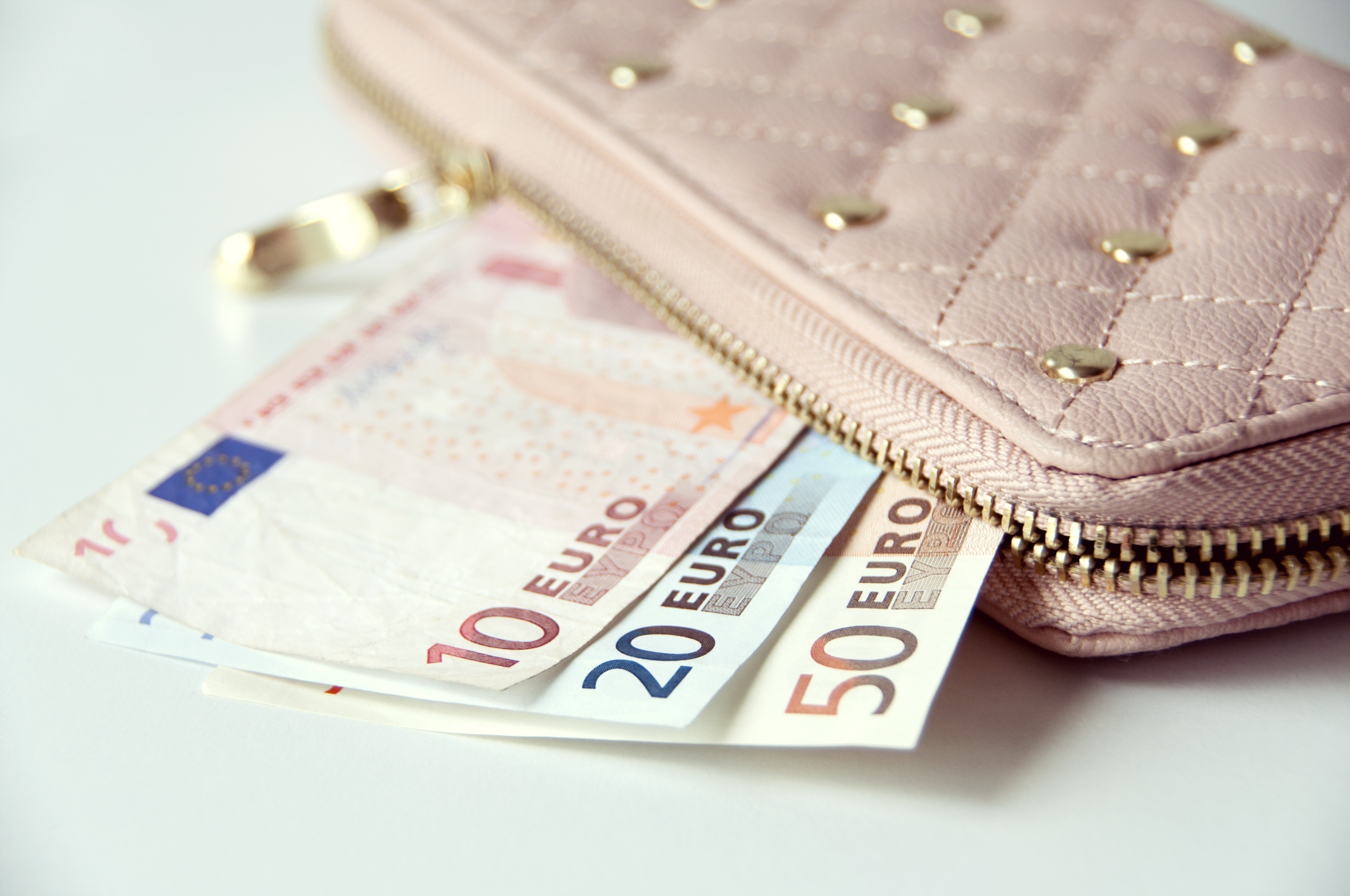 business, banknotes, wealth, wallet, medium group of objects, colored background, economy, indoors, currency, paper currency, finance, clothing, money, HD Wallpaper