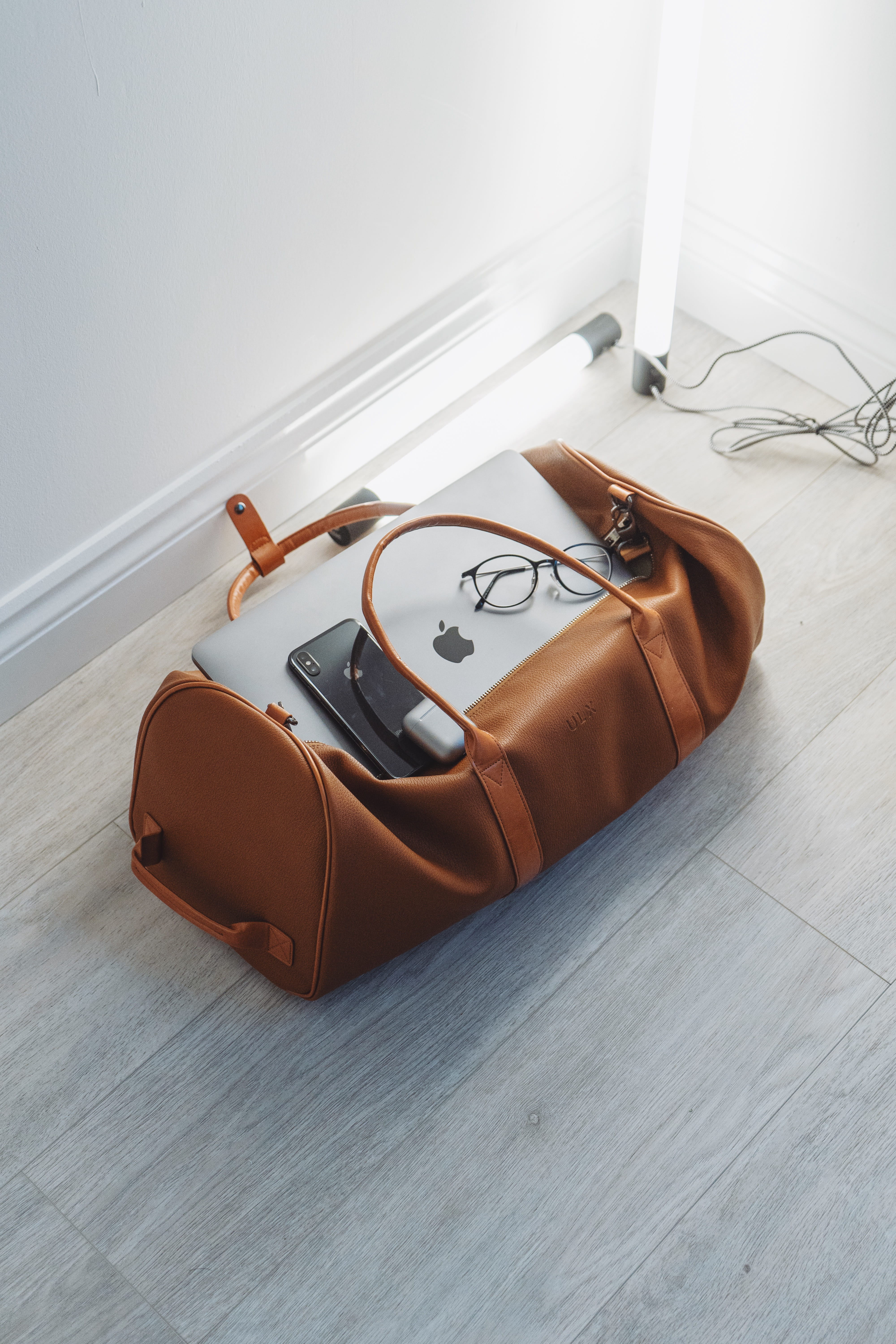 iphone, duffel, phone, light, single Object, equipment, fashion, glasses, gear, no People, bag, men, luggage, 5K, healthcare And Medicine, personal Accessory, Phone HD Wallpaper