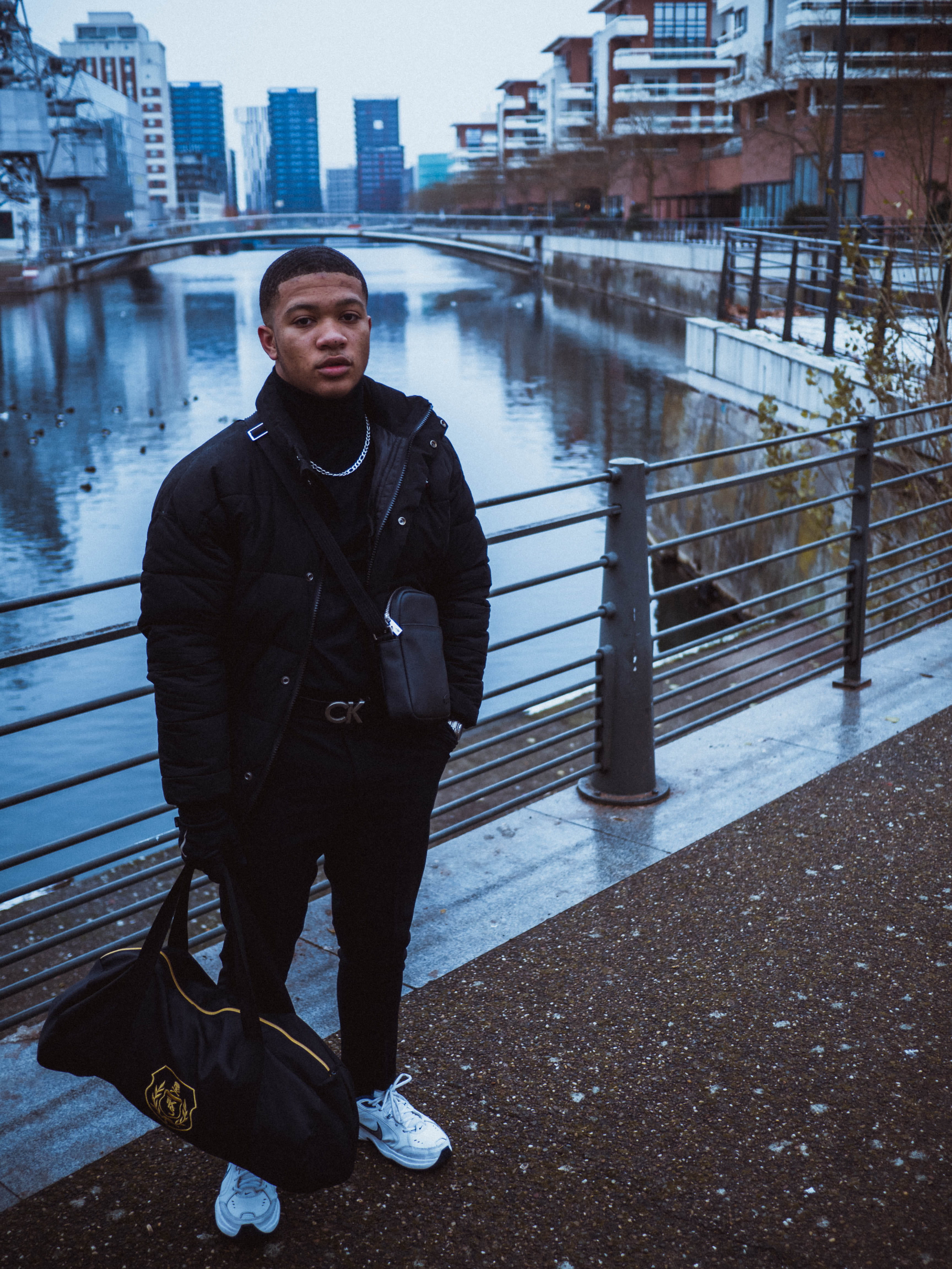 built structure, jacket, outdoors, bag, one person, lifestyles, handrail, black, leisure activity, person, portrait, water, pants, clothing, overcoat, duffel, Phone HD Wallpaper