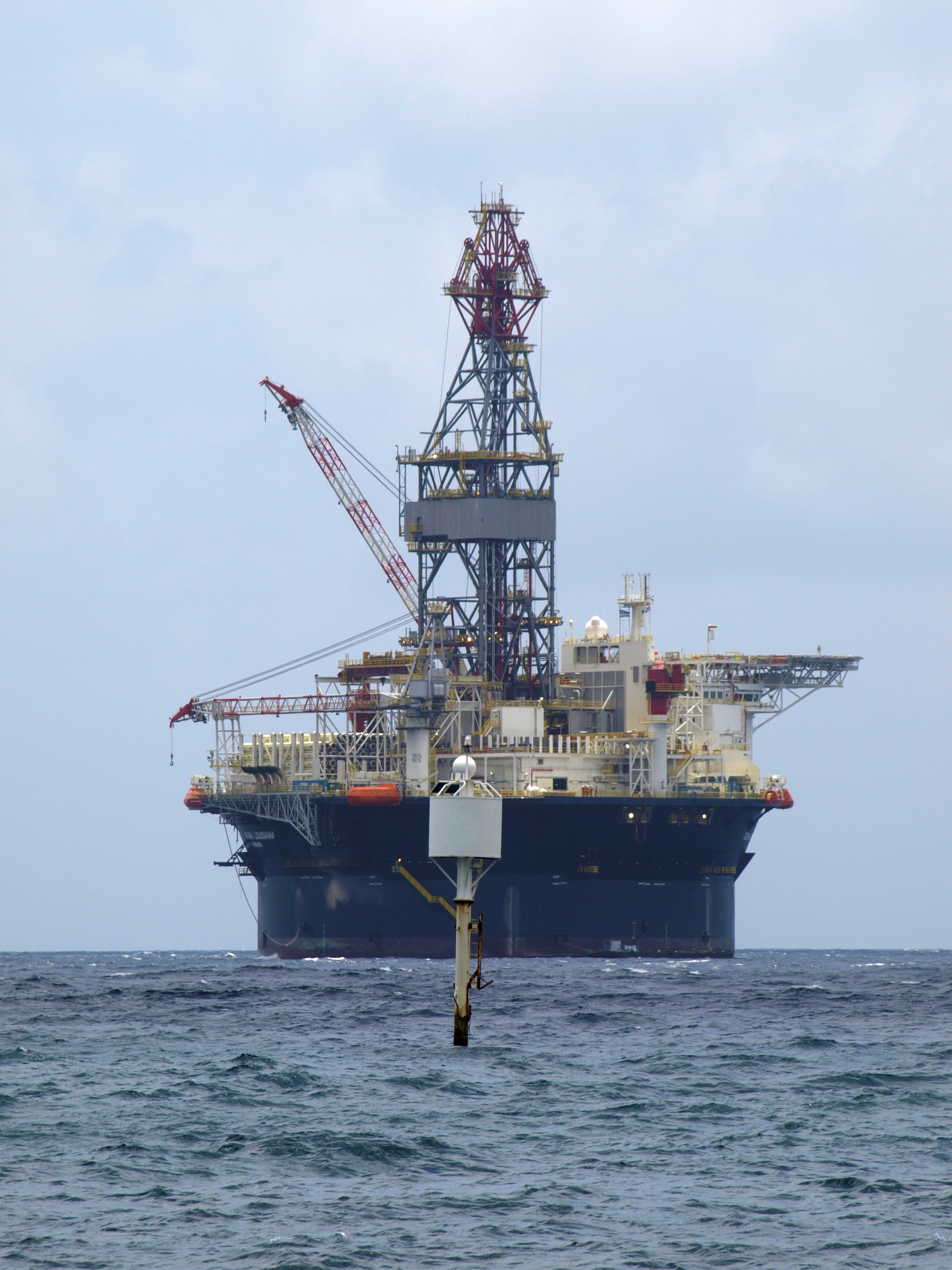 fossil fuel, drilling rig, horizon over water, offshore platform, 2K, no people, technology, sea, cargo, ship, shipping, oil rig, oil industry, body, on lake, Phone HD Wallpaper