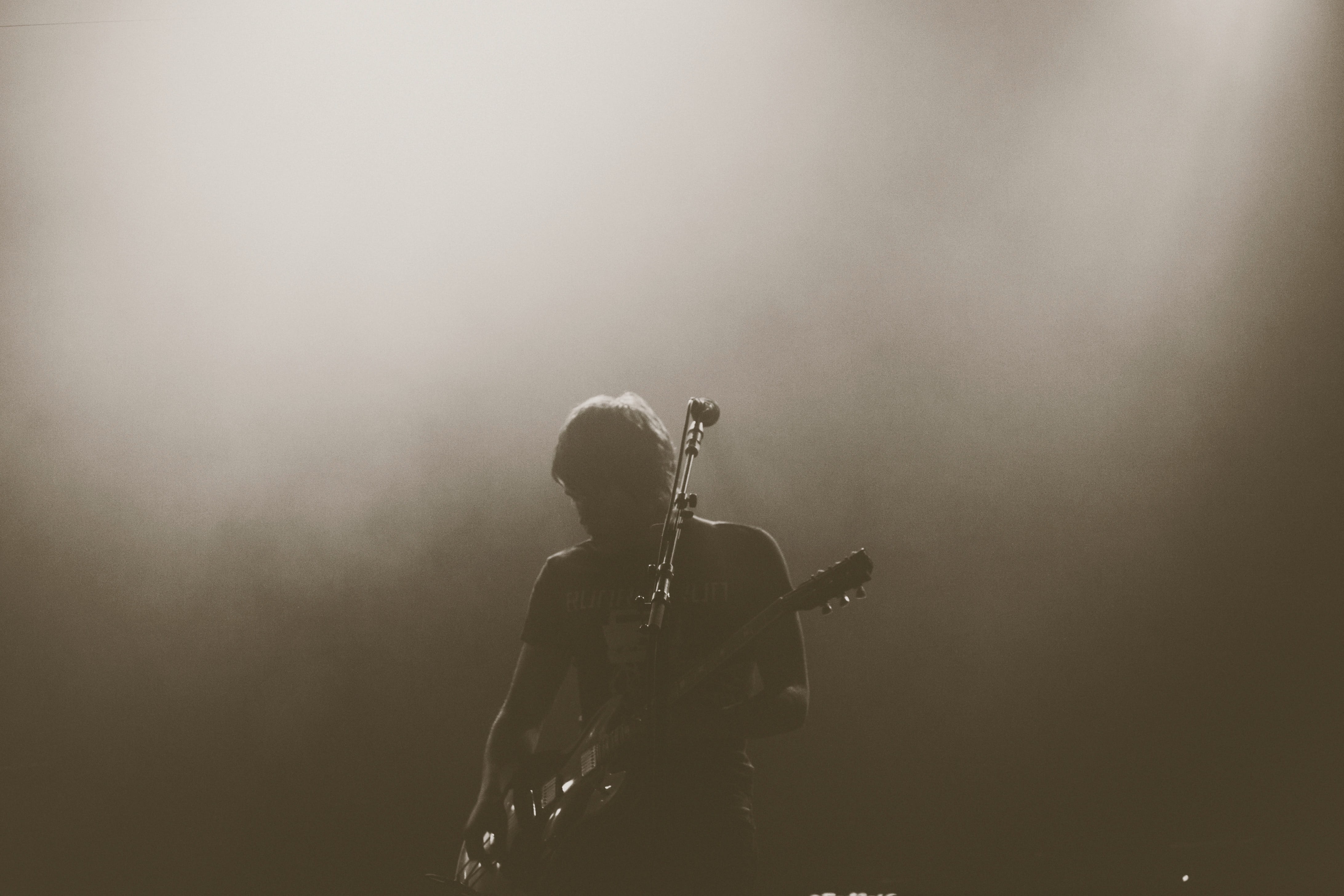 lifestyles, standing, 4K, guitarist, black and white, sing, lights, arts culture and entertainment, skill, man, microphone, playing, concert, enjoyment, HD Wallpaper