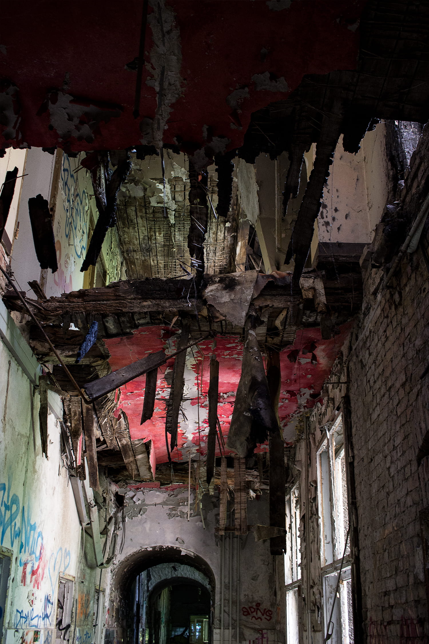 damaged, old, sad, house, indoors, run-down, ruined, building, berlin, destruction, destroyed, obsolete, creepy, ruin, graffito, abandoned place, messy, Phone HD Wallpaper