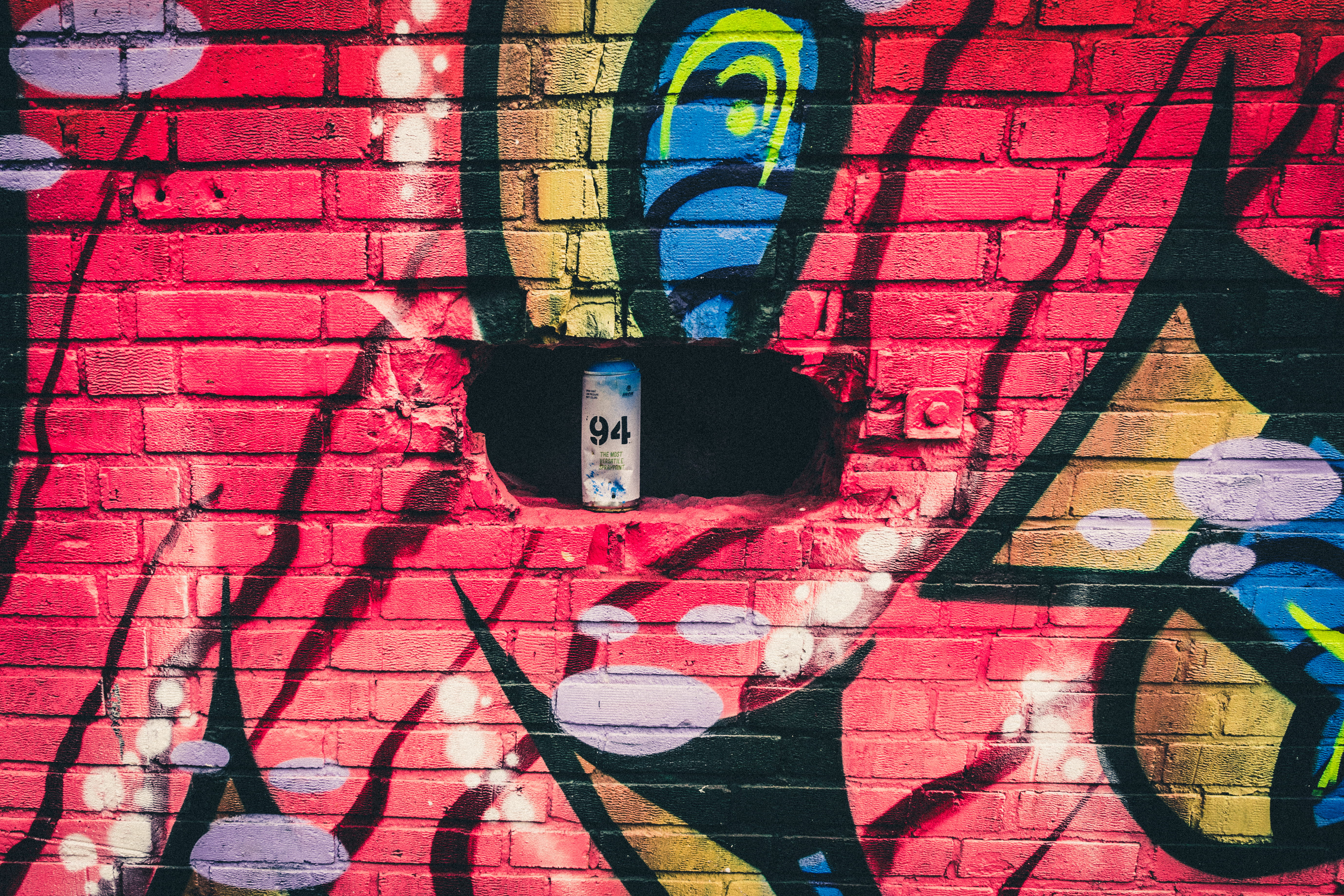 wall, communication, architecture, mural, wall - building feature, number, outdoors, close-up, full frame, multi colored, building exterior, sunlight, street art, HD Wallpaper