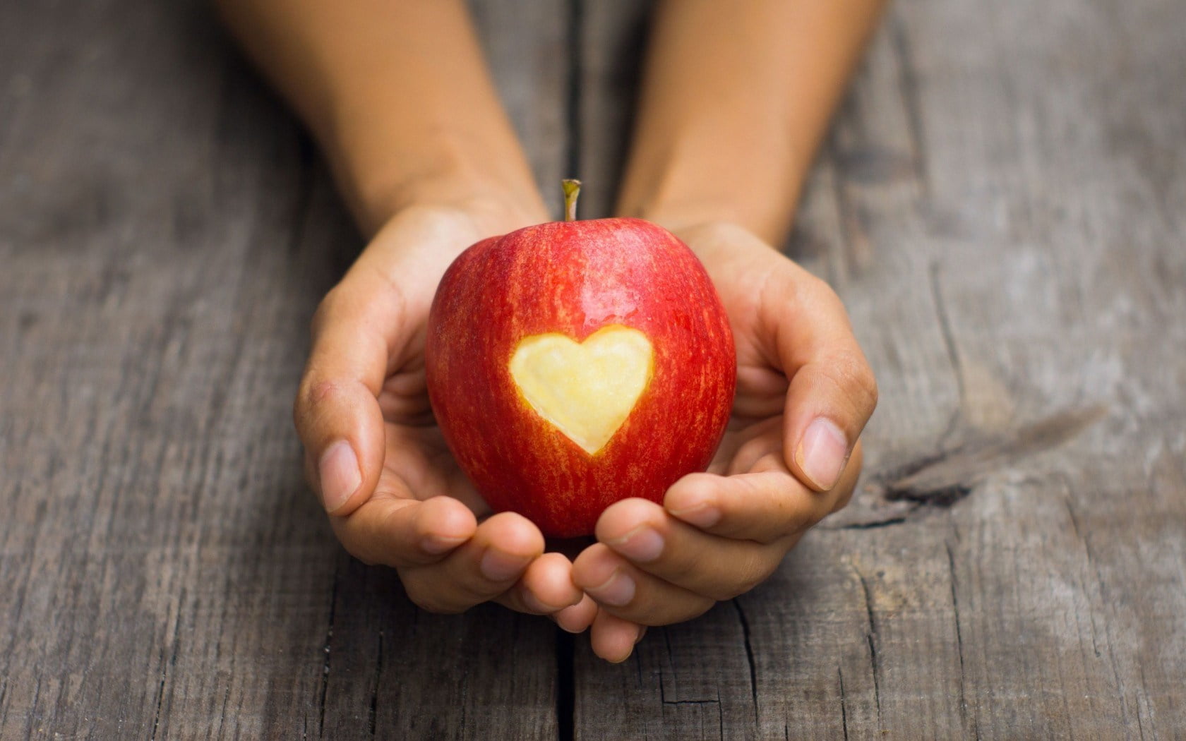 close-up, single object, healthy eating, apple - fruit, heart shape, engraved, food and drink, heart, food, 720P, wood, fruit, hands cupped, holding, wellbeing, HD Wallpaper