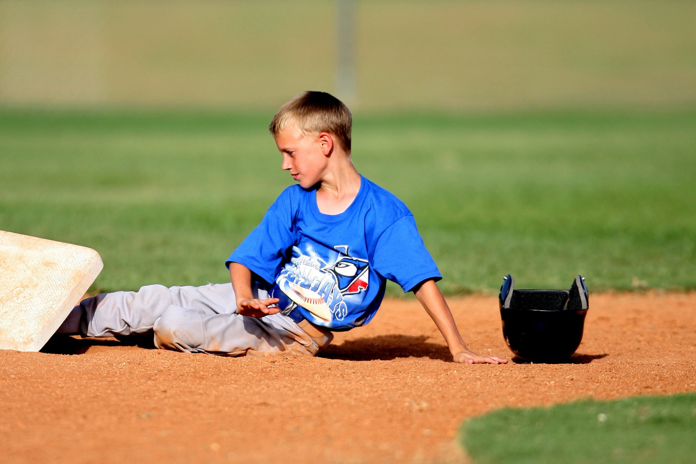 grass, ballgame, base, effort, physical injury, men, infield, males, front view, baseball, action, full length, young, disappointment, 1080P, childhood, HD Wallpaper