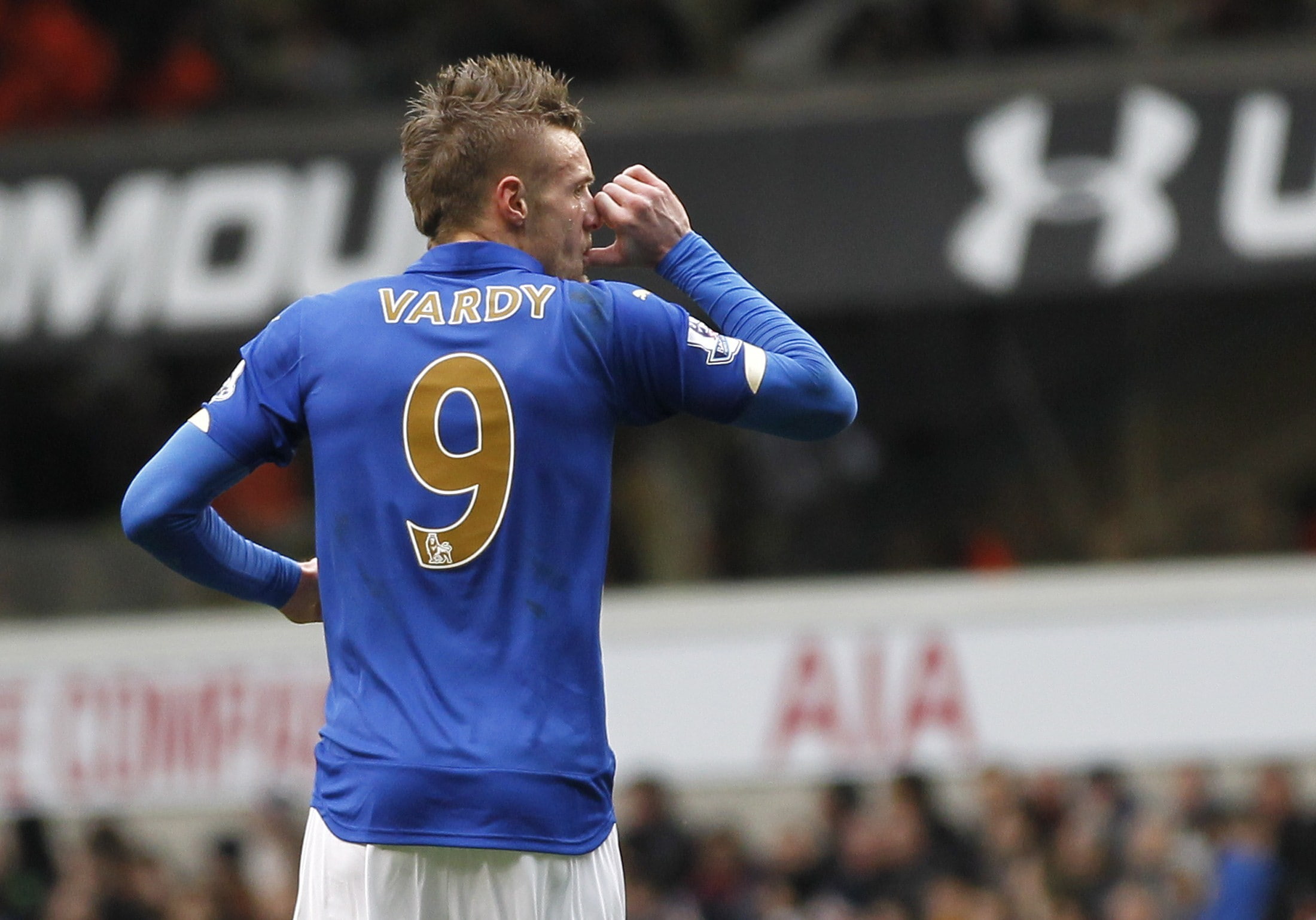 young men, athlete, 1080P, day, standing, men, sports clothing, stadium, sportsman, focus on foreground, Leicester city, Liverpool, match - sport, number, HD Wallpaper