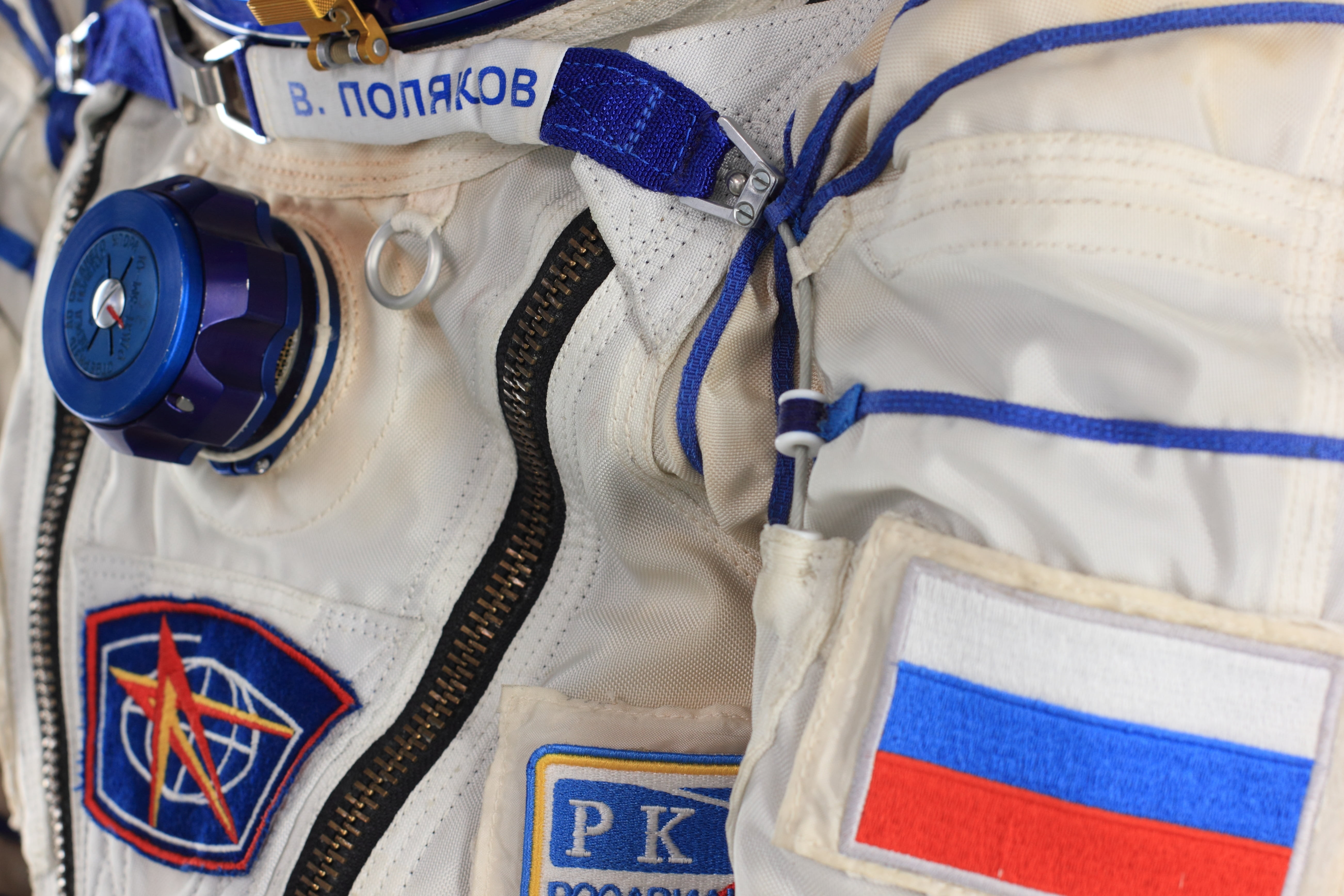 5K, communication, group of objects, still life, day, sokol-kv-2, russian, leisure activity, speyer, falcon, suit, text, close-up, clothing, soyuz, healthcare and medicine, HD Wallpaper