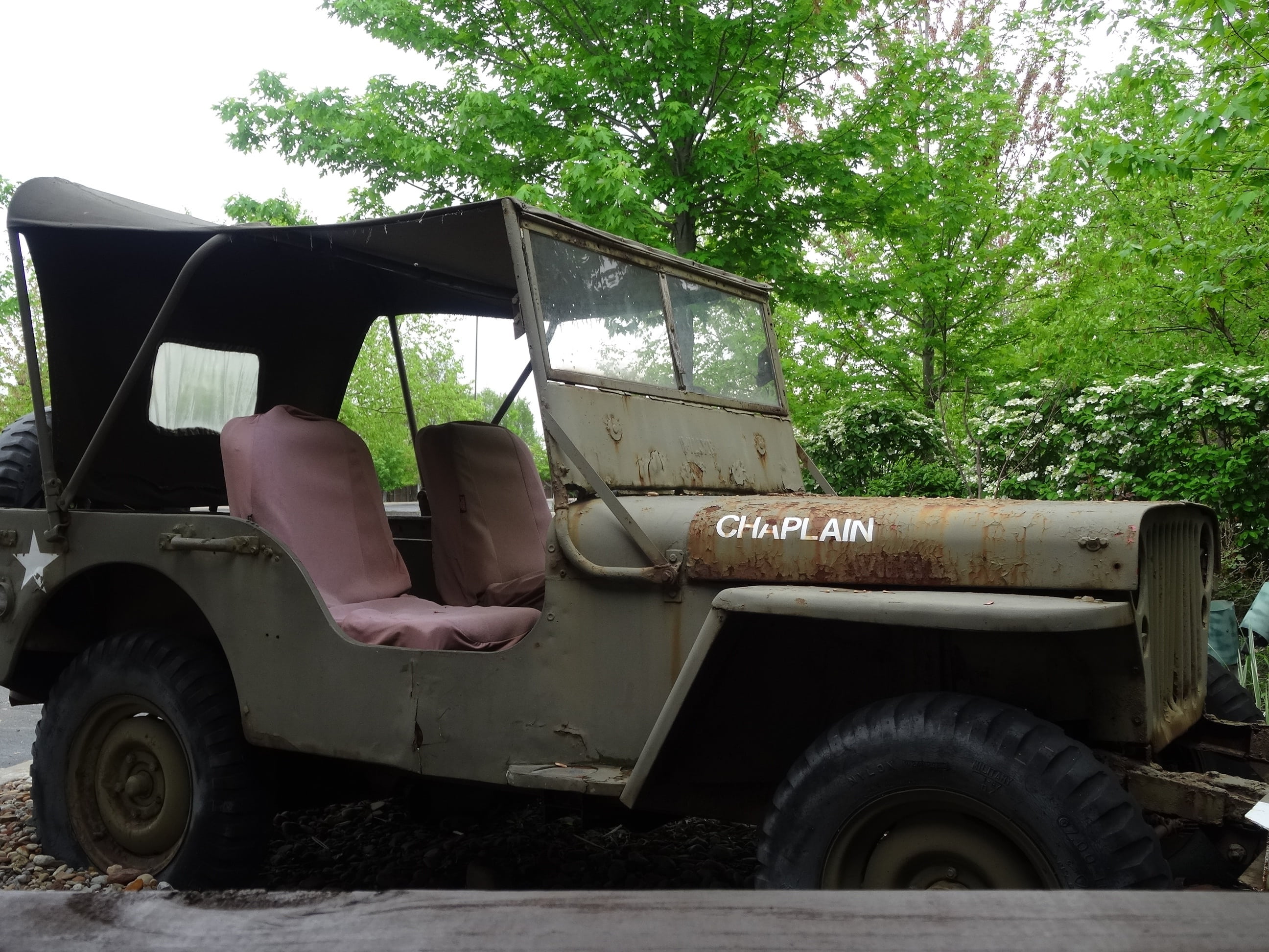 outdoors, land, wheel, jeep, car, abandoned, nature, land vehicle, 2K, obsolete, no people, travel, historical, old, military, plant, green color, growth, HD Wallpaper