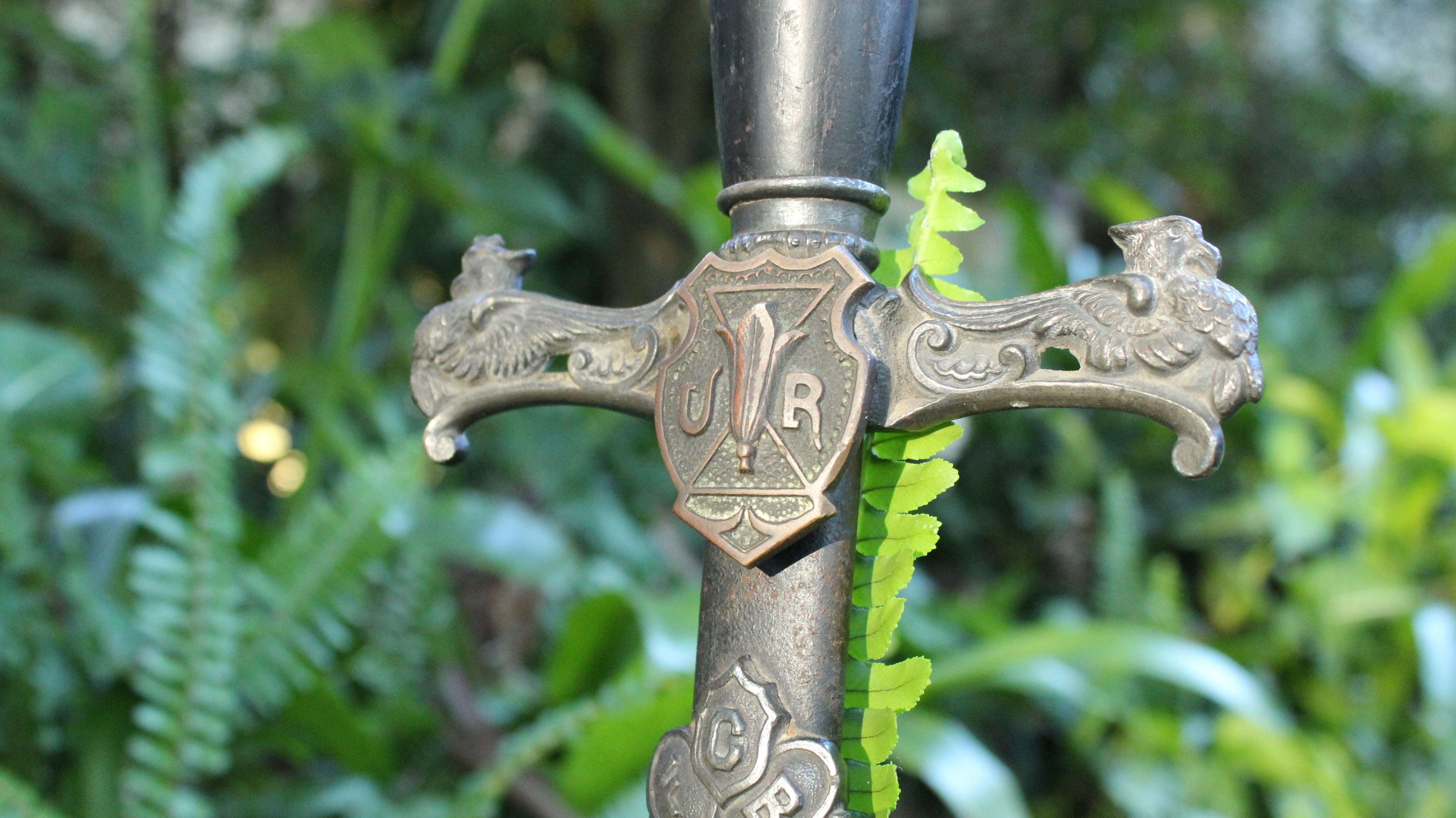 coat of arms, 5K, history, religion, gray, antique, focus on foreground, tree, medieval, nature, cross, no people, spirituality, european, belief, metal, HD Wallpaper