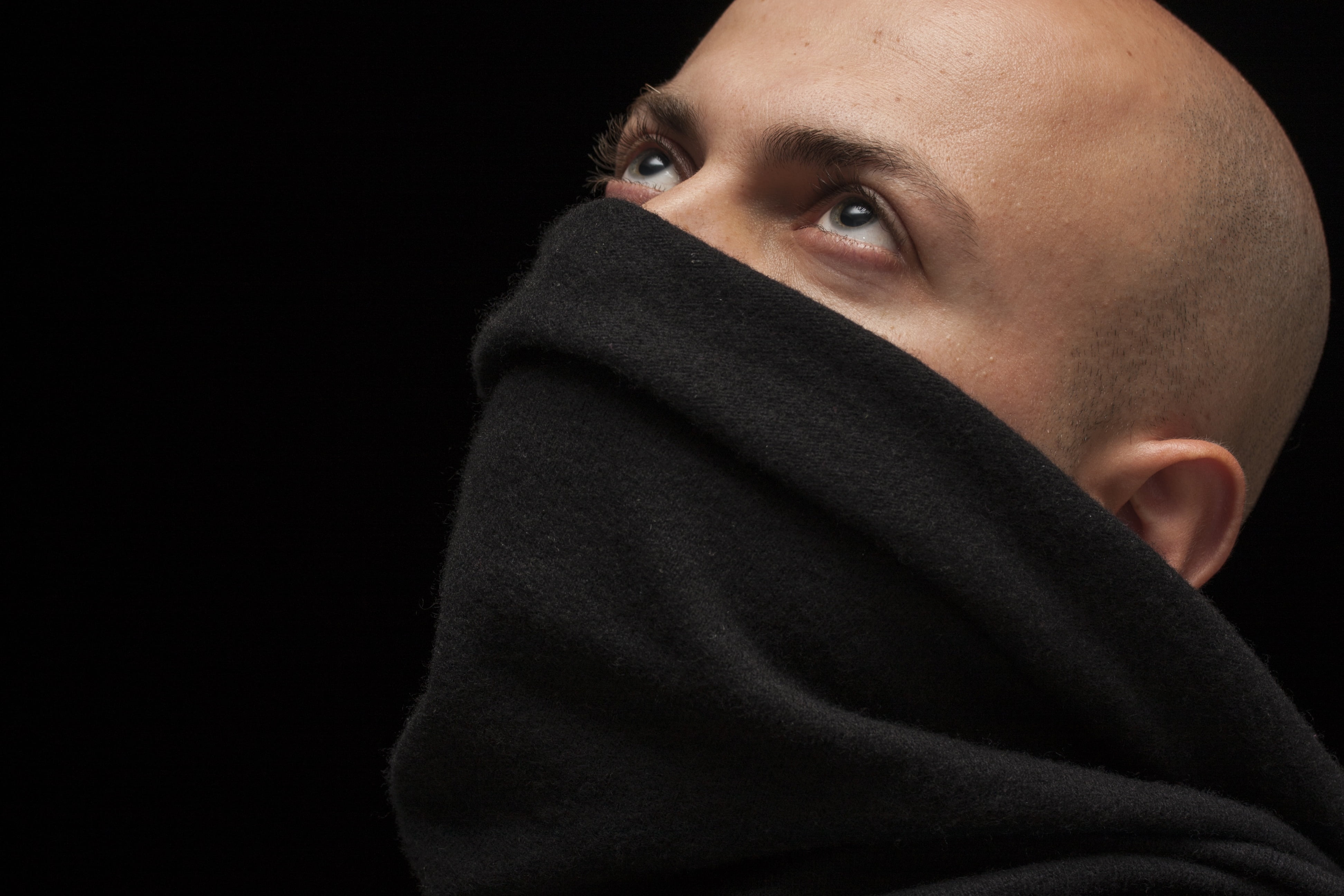 fear, hood - clothing, black background, men, indoors, warmer, handsome, neck, black, copy space, beautiful, overview, fashion, exposure, model, face, male, HD Wallpaper