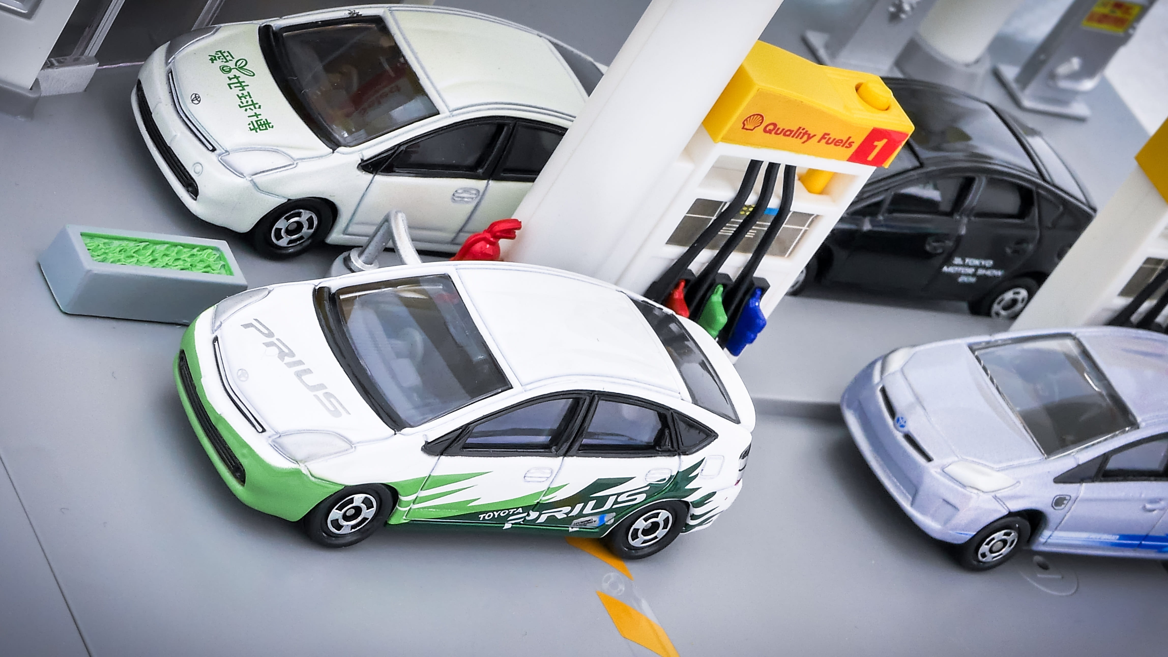 indoors, travel, technology, fuel and power generation, car, choice, industry, toyota, prius, mode of transportation, in a row, group of objects, electricity, HD Wallpaper