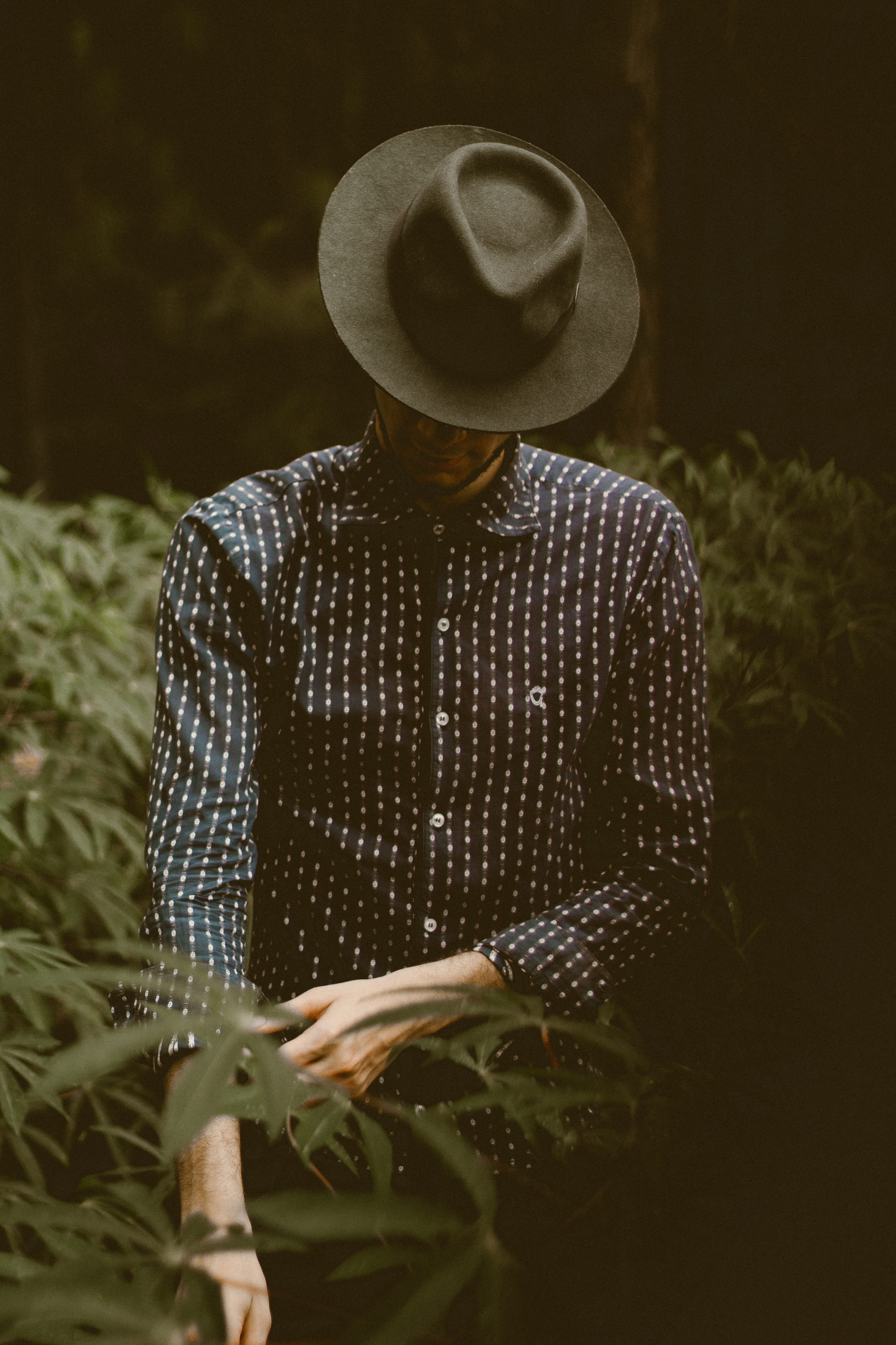 casual clothing, front view, agriculture, one Person, black, fixing, sleeve, men, white, clothing, outdoors, dress, adult, adults only, plant, shallow, Phone HD Wallpaper