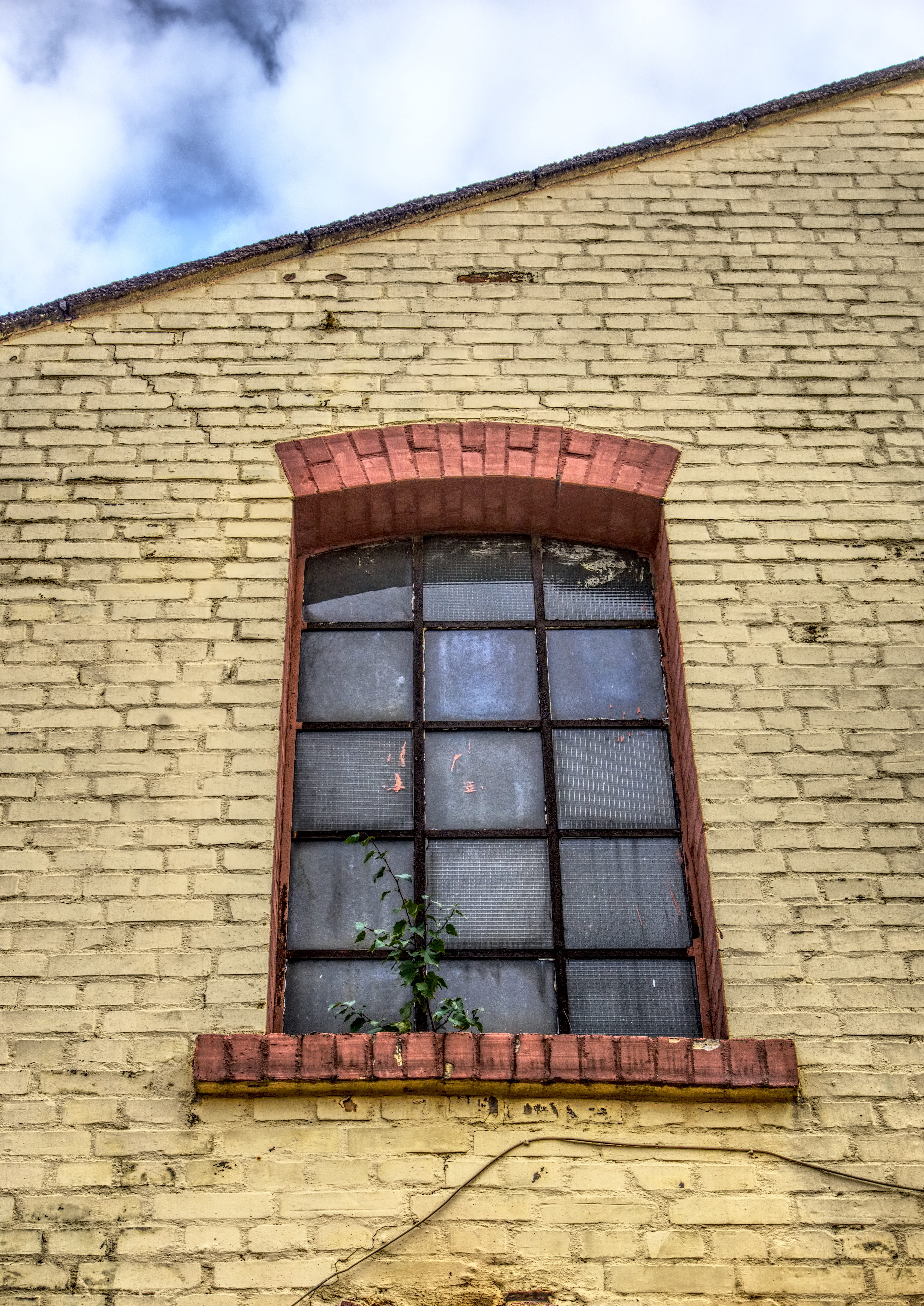 industrial building, historically, cloud - sky, factory building, window frame, industrial hall, no people, brick wall, sky, old, hall, building, nature, Phone HD Wallpaper