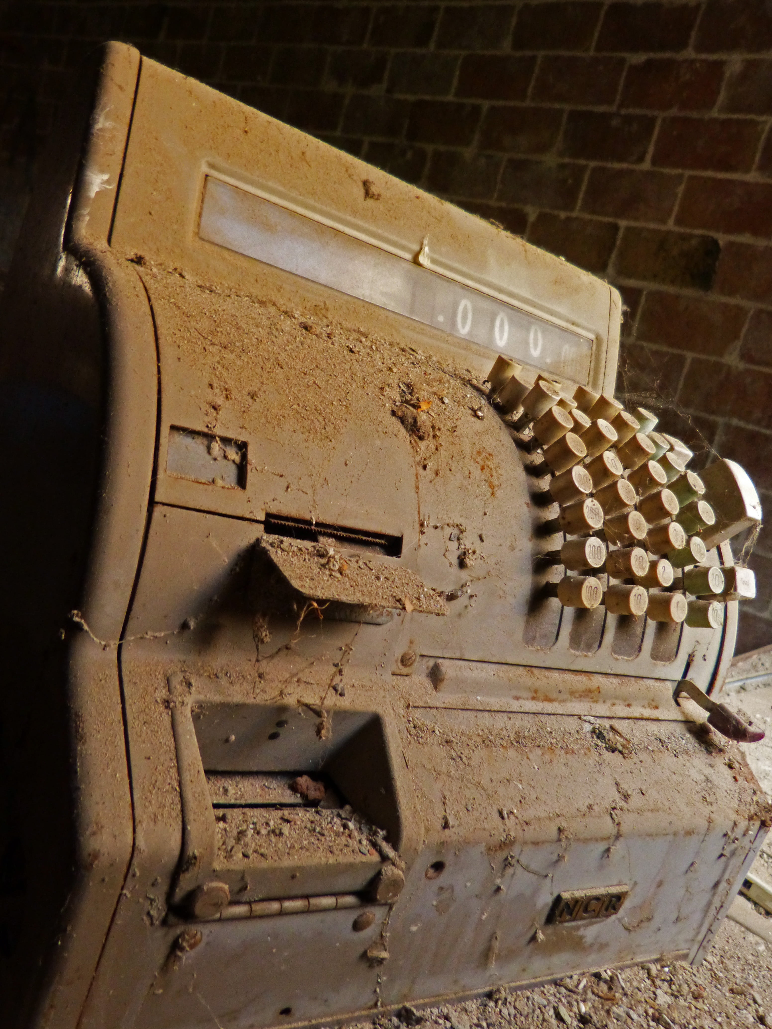 wall, machine part, no people, damaged, connection, seat, 4K, pattern, still life, rusty, obsolete, register machine, run-down, machinery, abandoned, close-up, Phone HD Wallpaper