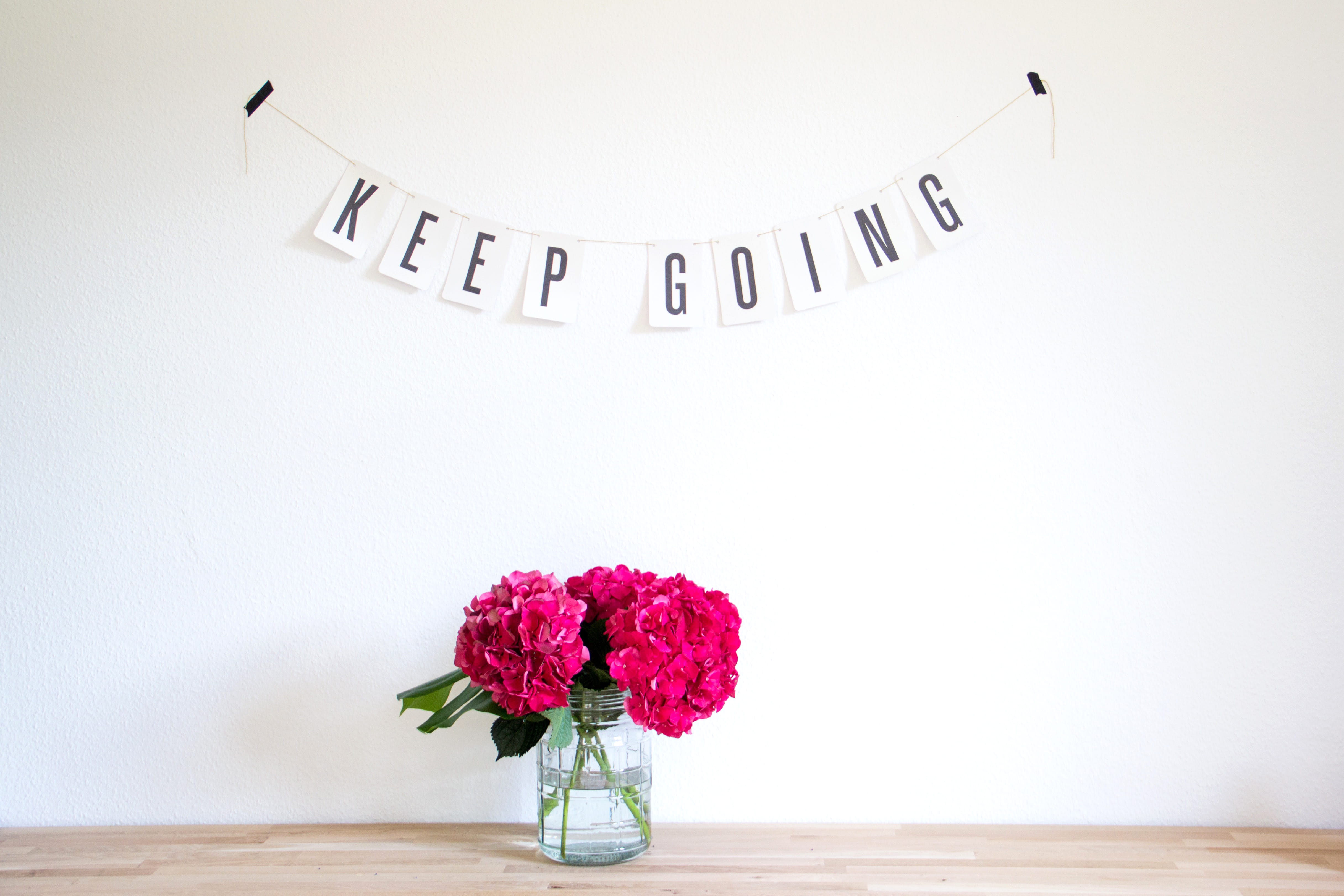 clock, flower arrangement, table, nature, white space, flowering plant, indoors, words, flower, flowers, minimalist, no people, arrangement, time, text, HD Wallpaper
