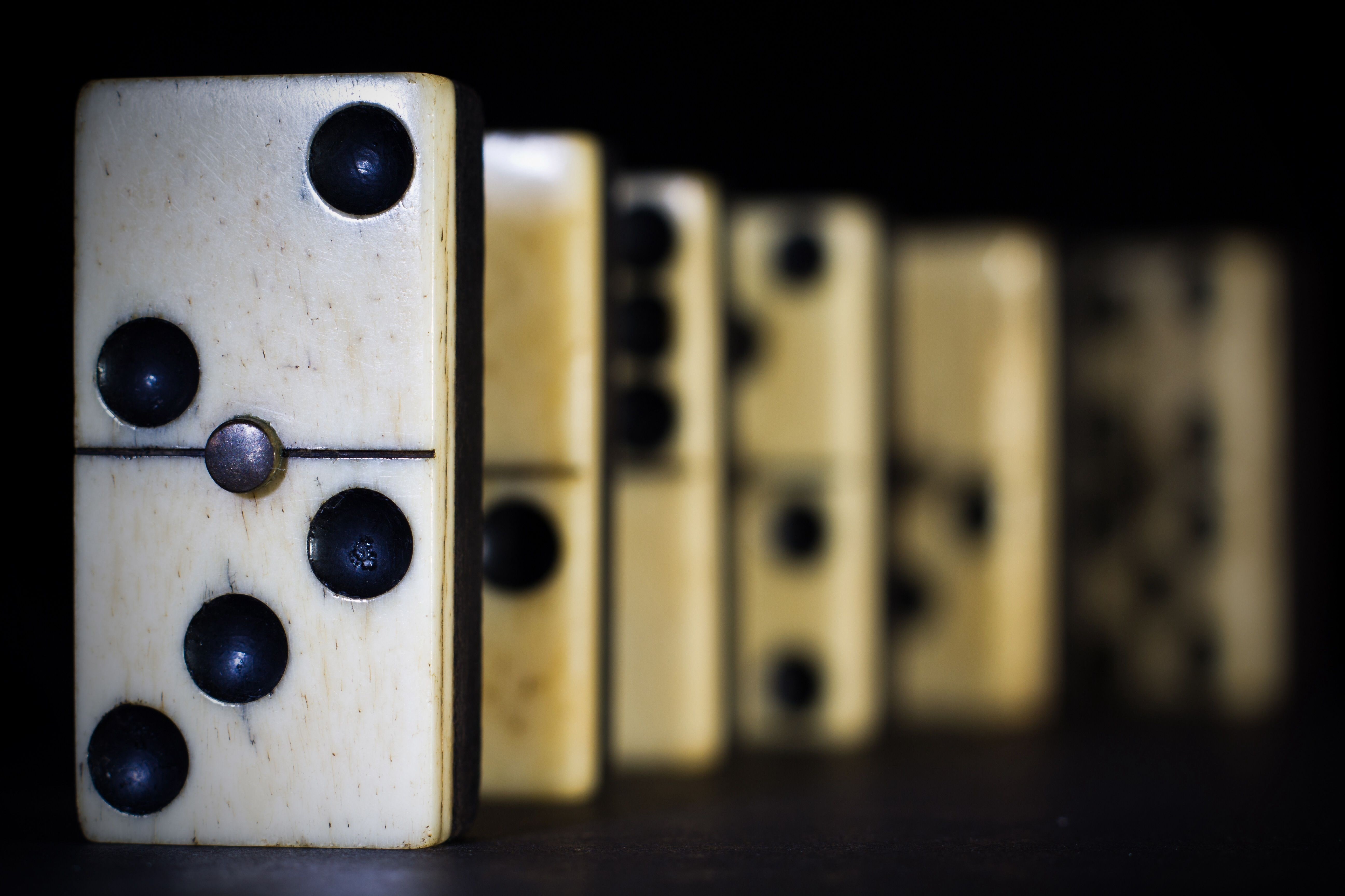 selective focus, in a row, single object, toy, antique, 5K, nostalgia, electricity, fuel and power generation, power supply, machinery, dominos, indoors, HD Wallpaper