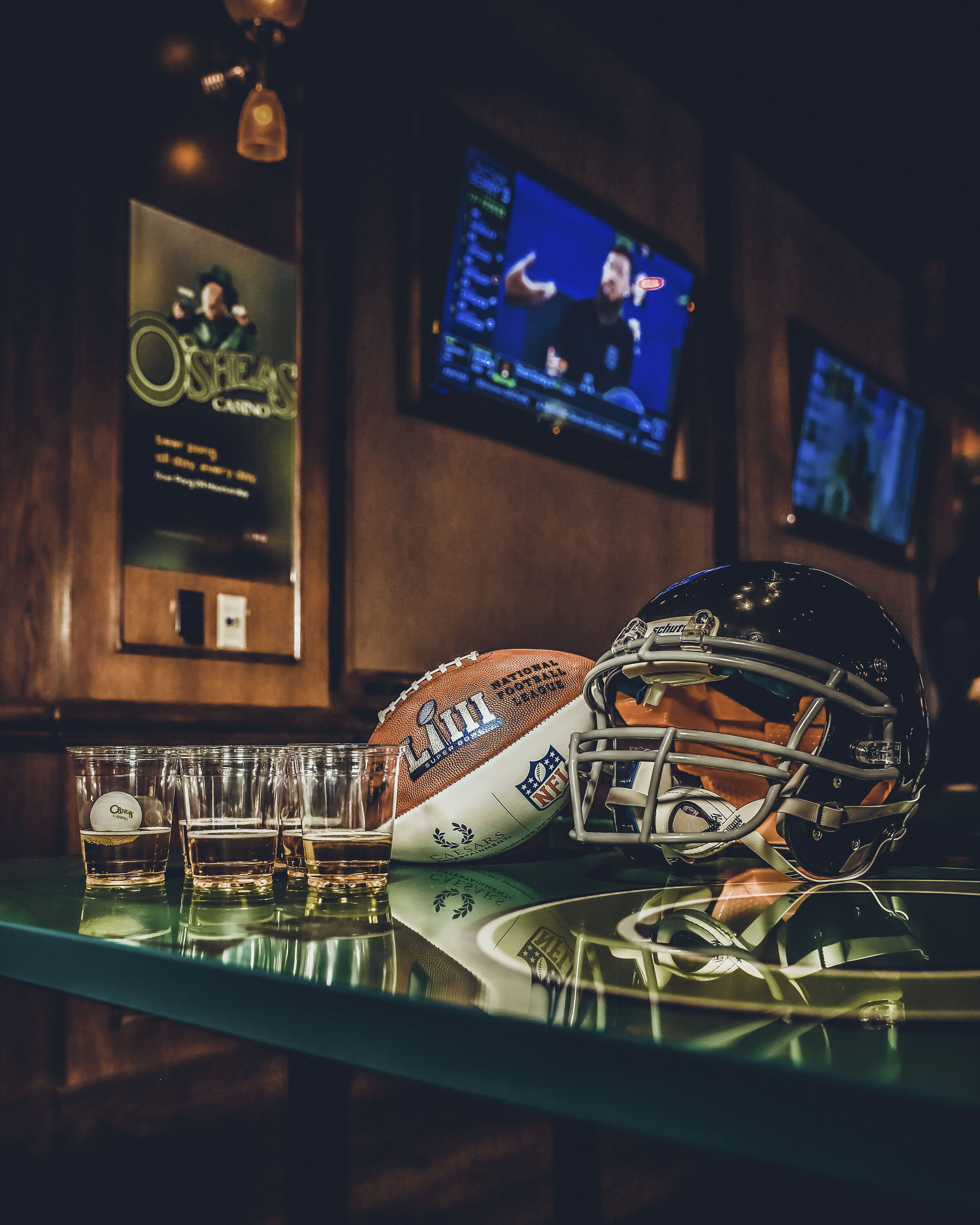 ping pong, 2K, Gaby Duong, beer, American football, pub, helmet, sports, Phone HD Wallpaper