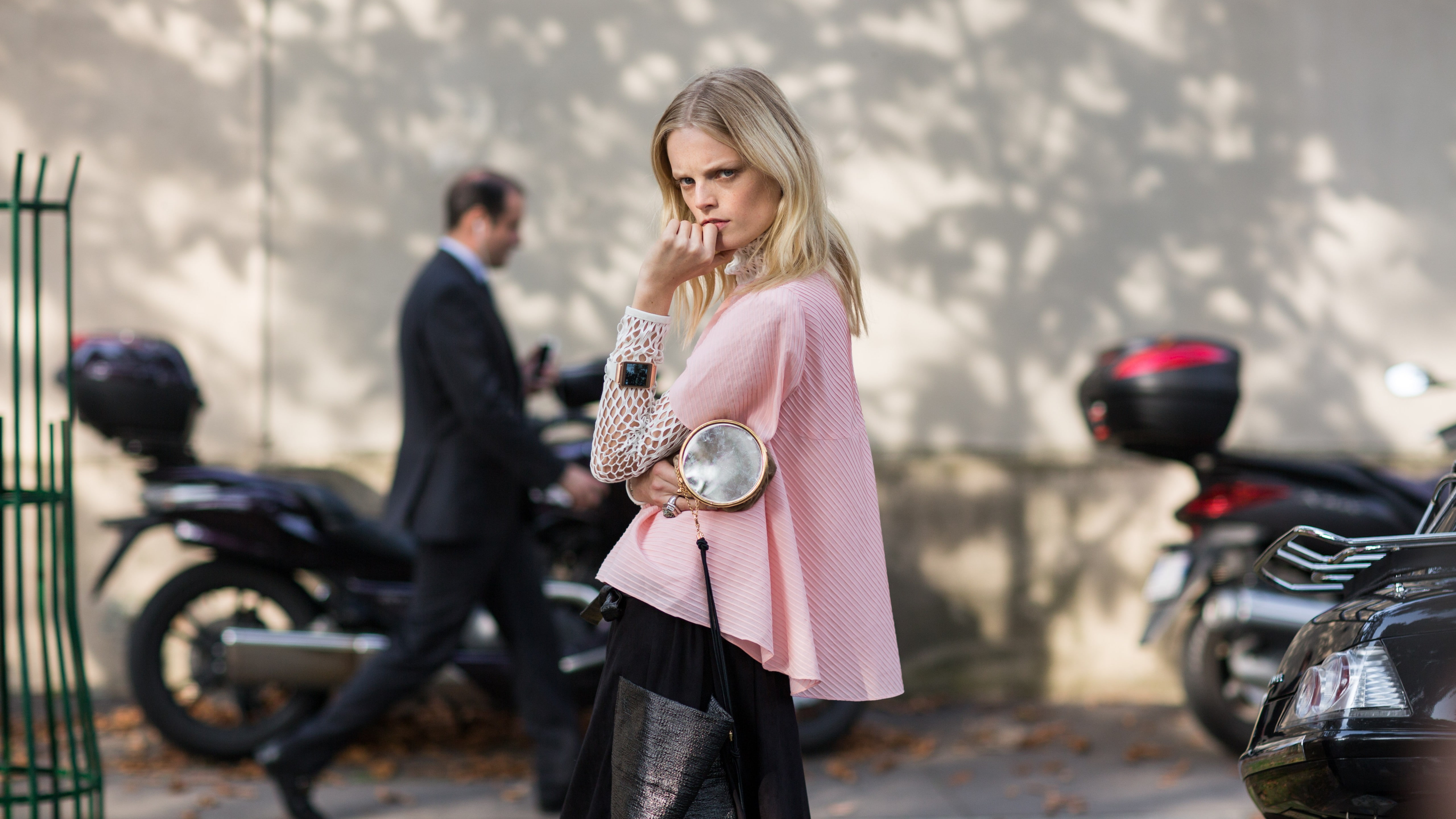 shirt, Top Fashion Models 2015, sleeve, pink, Hanne-Gaby Odiele, blonde, street, wearing, model, woman, 5K, long, bike, HD Wallpaper