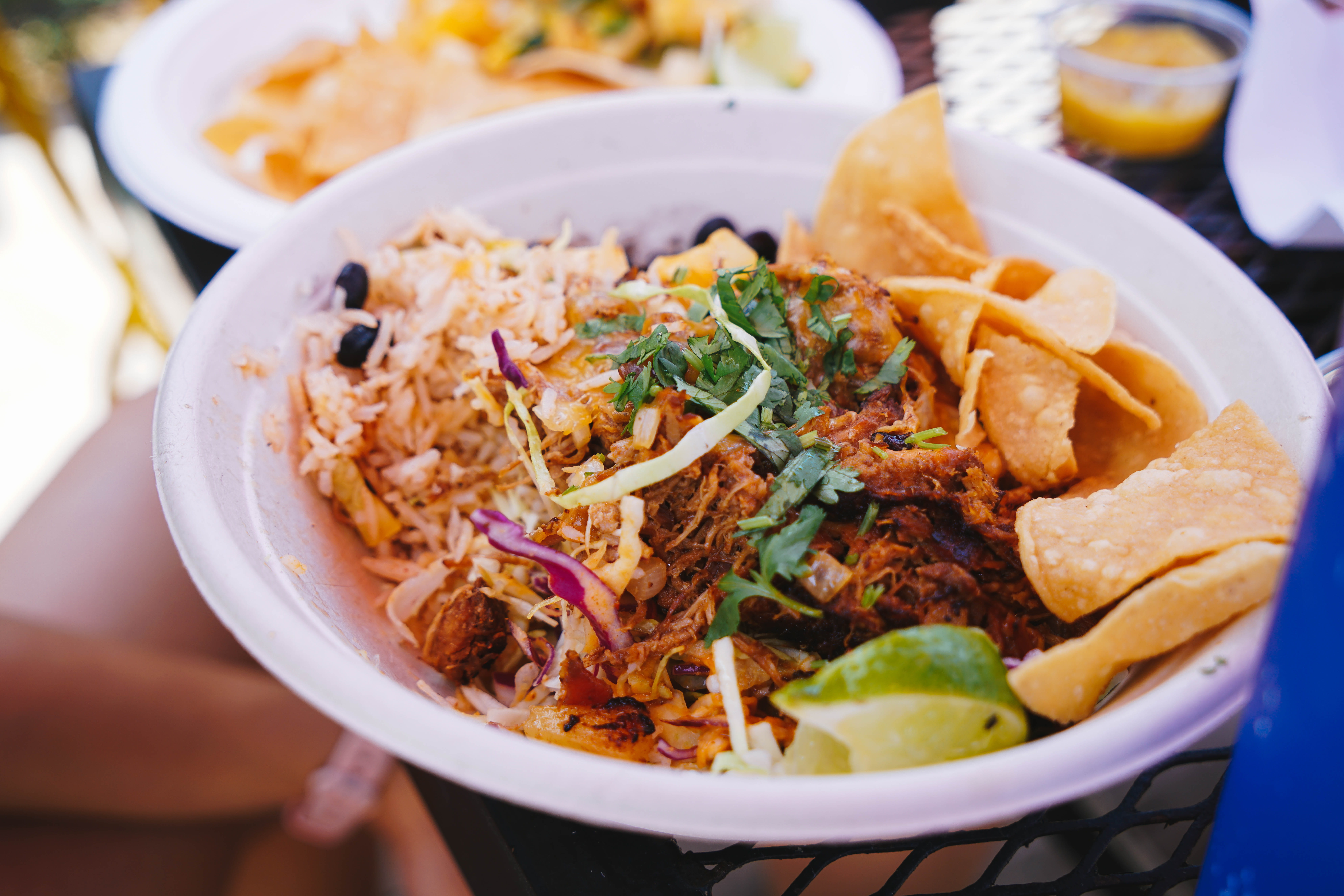 beef, high angle view, garnish, vegetable, meat, meal, indoors, produce, cup, bowl, pasta, blur, plate, food, healthy eating, nachos, close-up, temptation, HD Wallpaper