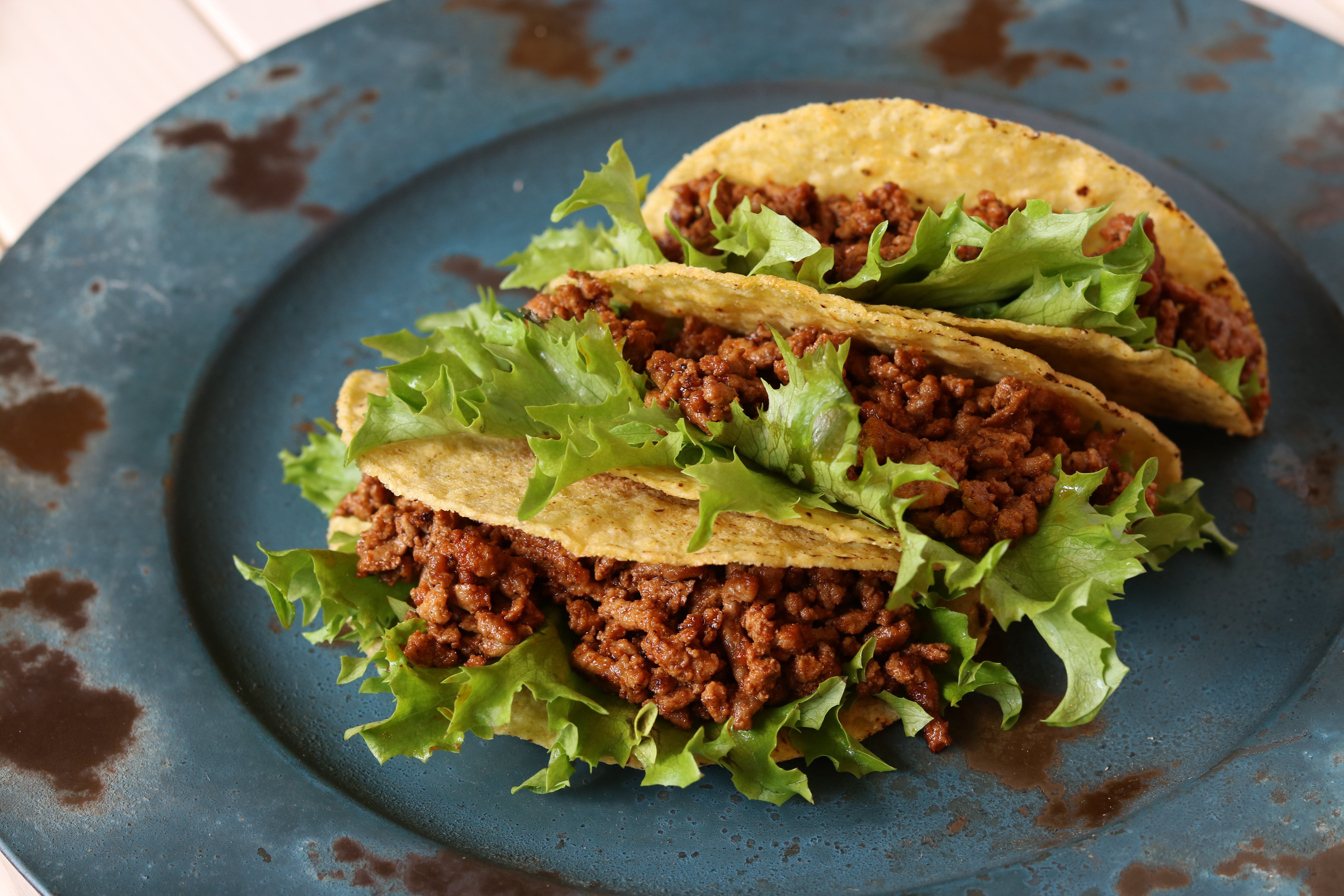 temptation, lettuce, healthy eating, freshness, table, indoors, mexican food, cooked, no people, red meat, vegetable, meal, food and drink, garnish, taco, HD Wallpaper