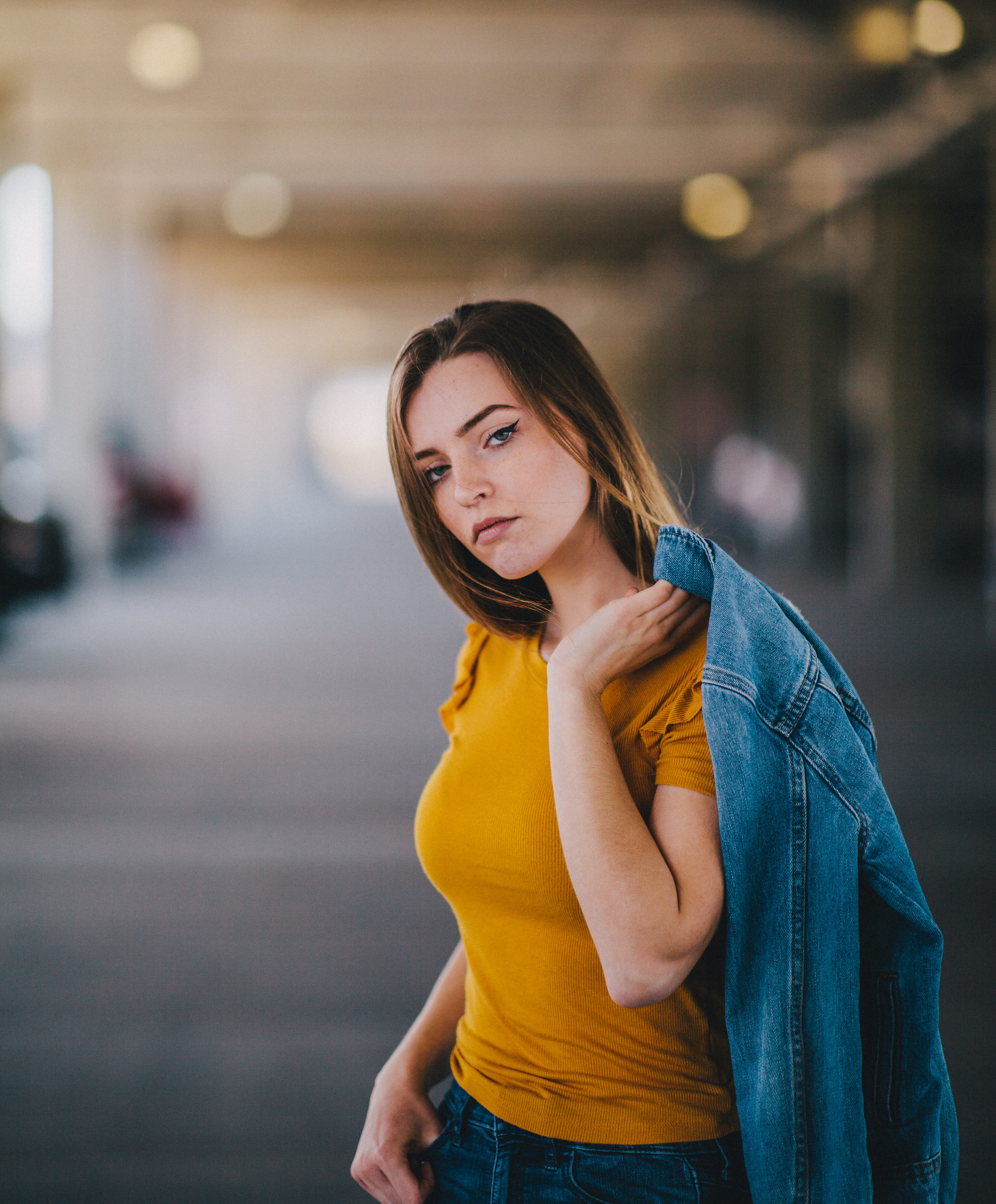 focus on foreground, beautiful people, contemplation, woman, dallas, young women, holding, winter, texa, hairstyle, blue, model, beauty, style, taco, teenager, Phone HD Wallpaper