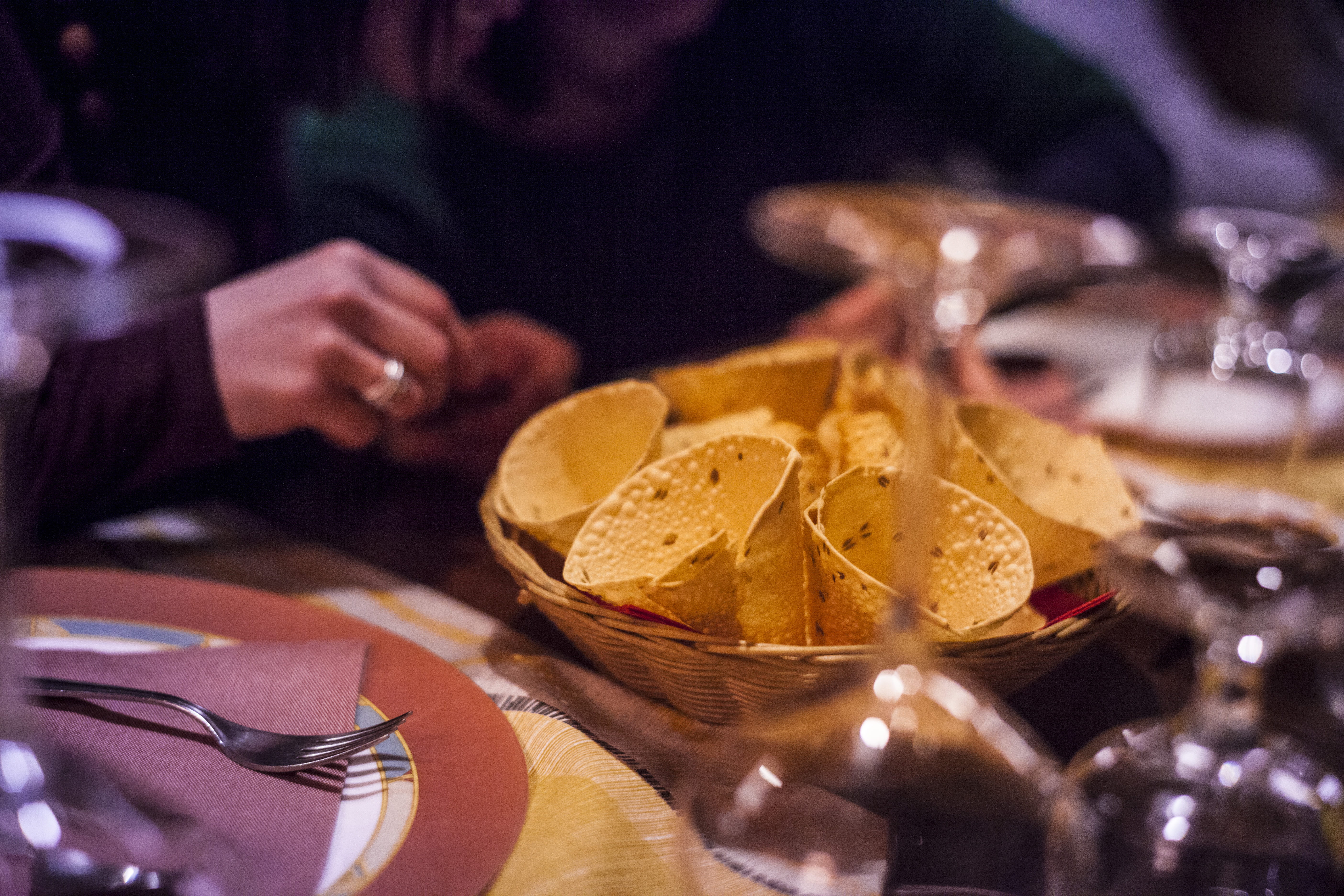 holding, plate, 5K, close-up, human body part, eating, focus on foreground, focus, selective focus, wine, still life, epicure, fruit, tableware, photography, HD Wallpaper