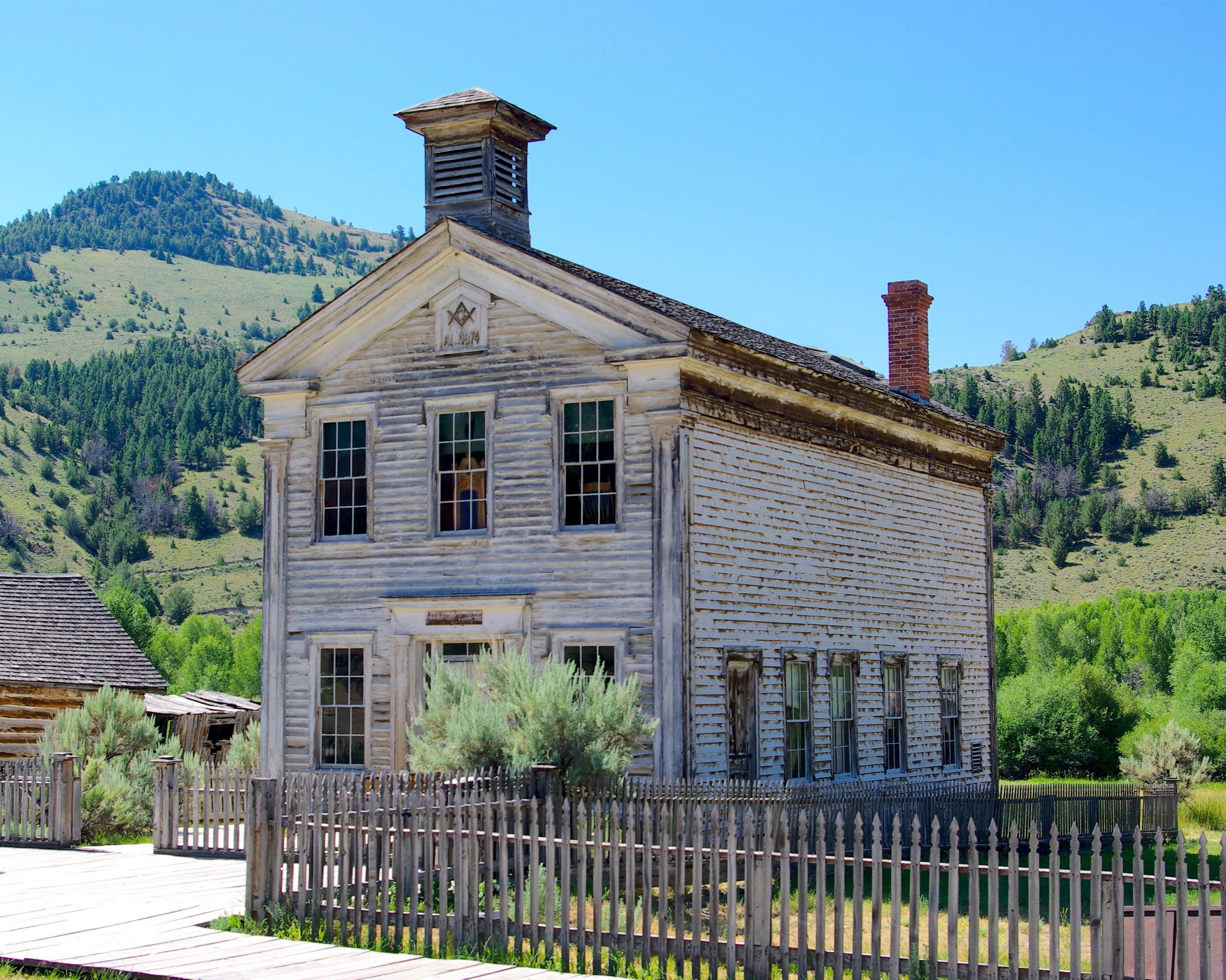 built structure, mountain, bannack, historic, outdoors, mining, west, window, school, america, barrier, plant, ghost town, gold, masonic lodge and schoolhouse, HD Wallpaper