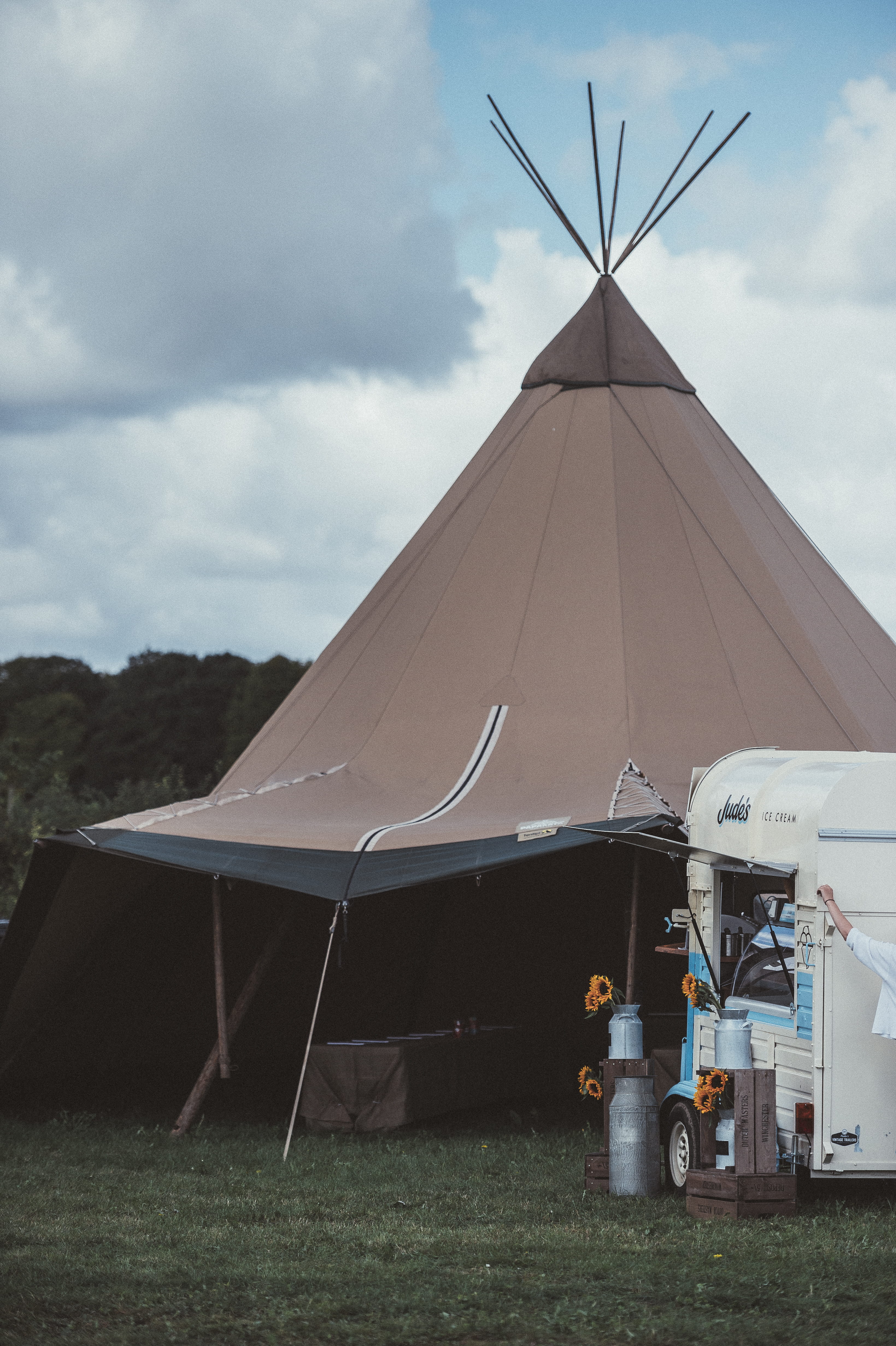 van, 4K, trailer, architecture, nature, landscape, wind power, environment, ice cream, festival, environmental conservation, teepee, camping, alternative energy, Phone HD Wallpaper