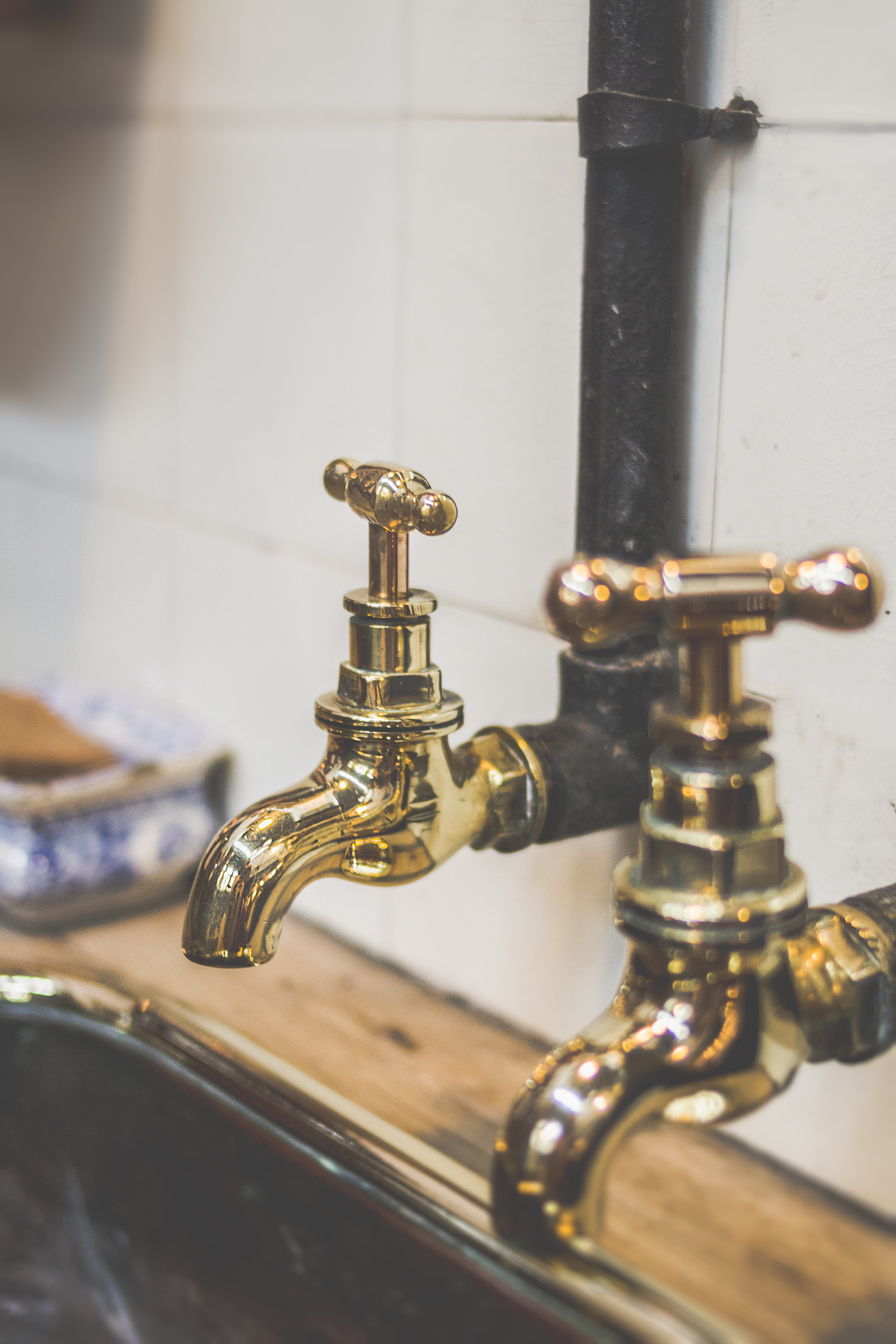 domestic room, water, pipe, 5K, gold, domestic bathroom, faucets, faucet, valve, control, bathroom, sink, indoors, pipe - tube, selective focus, focus on foreground, Phone HD Wallpaper