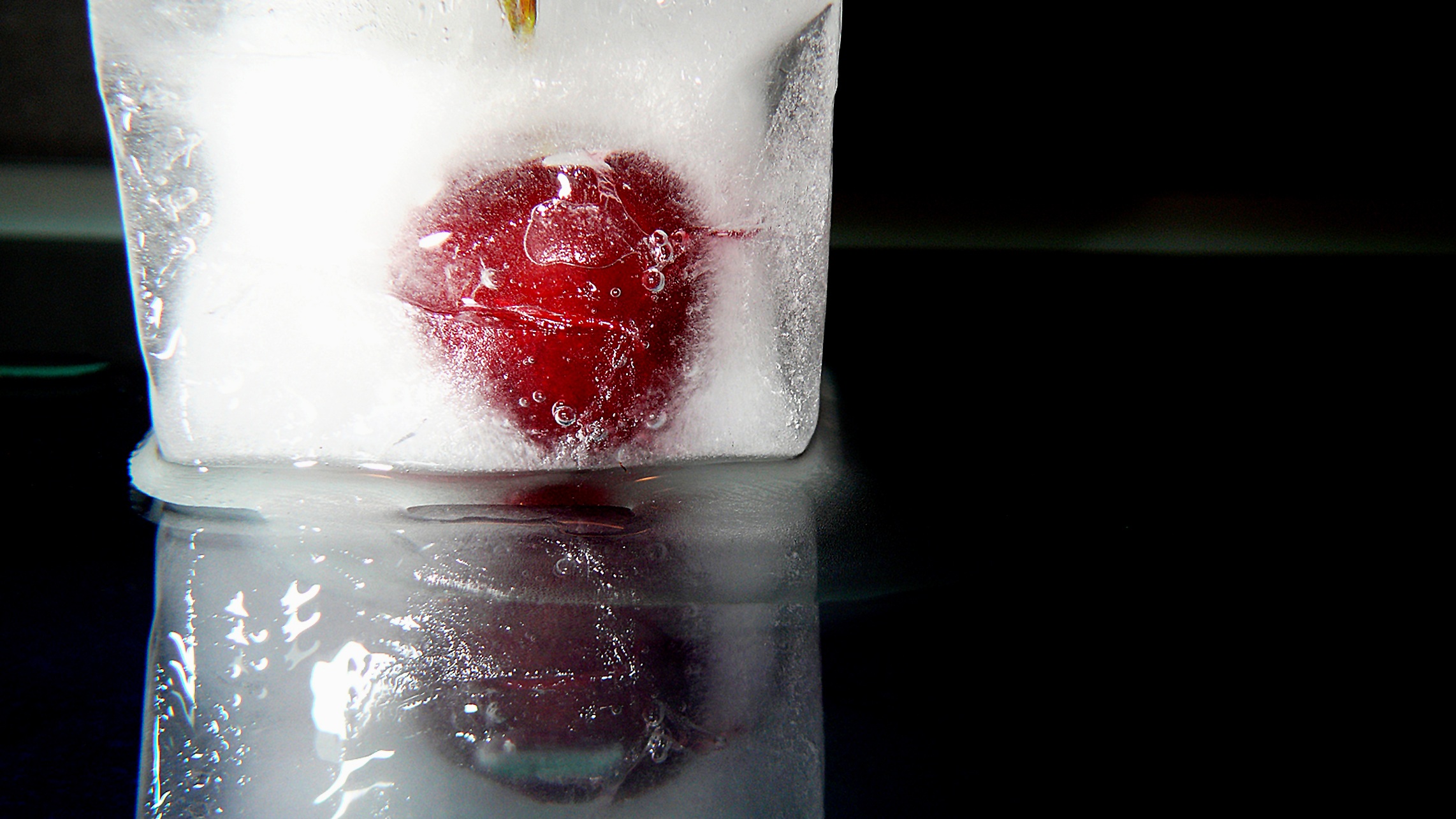 benefit from, 1080P, ice, studio shot, delicious, pepperoni, transparent, vitamin, enjoy, delicate, hunger, drinking glass, sharp, berry, cold temperature, HD Wallpaper