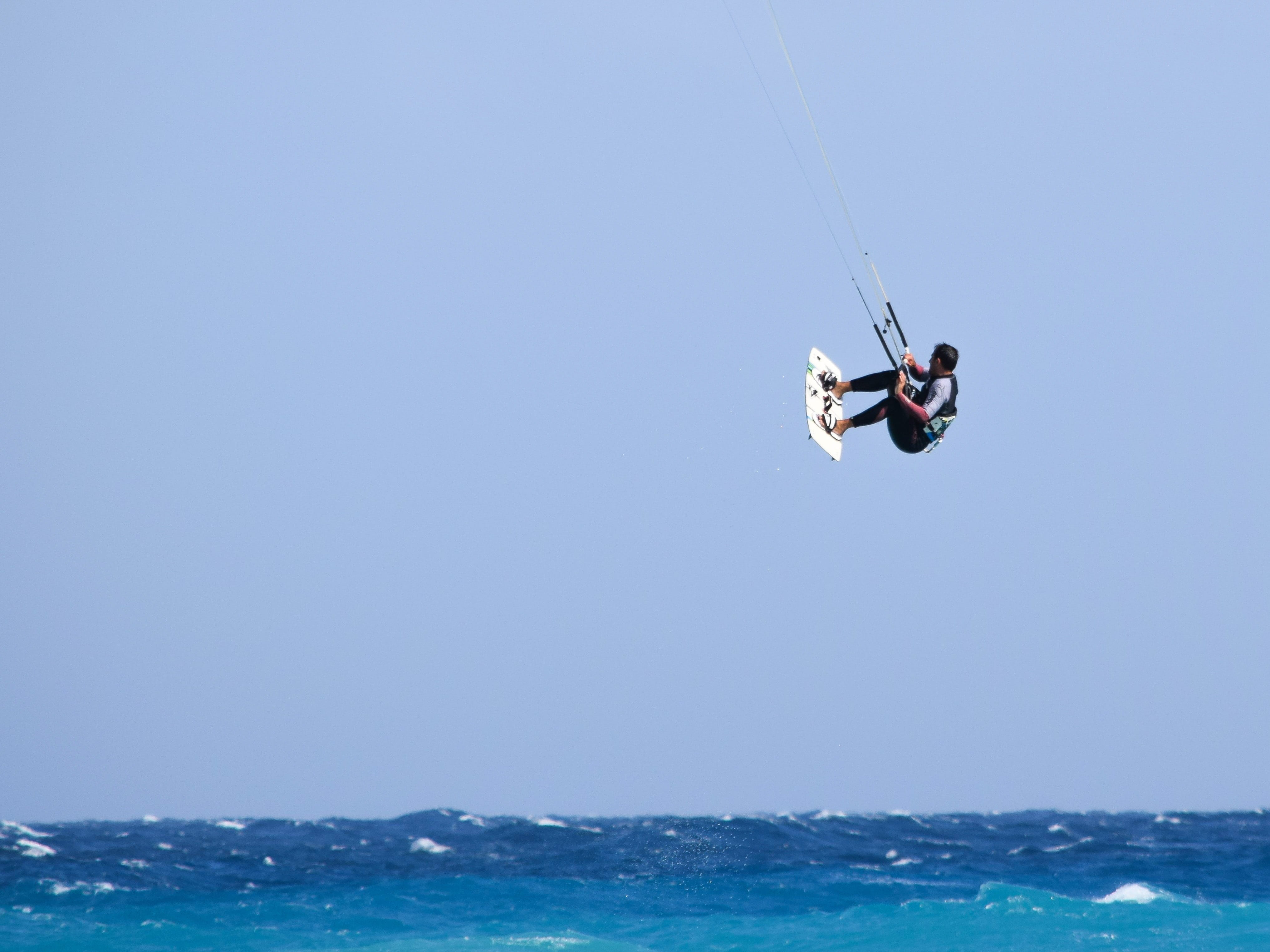nature, lifestyles, wind, flying, trip, skill, freedom, recreation, full length, 4K, leisure activity, flight, fly, water, extreme, kitesurfing, sky, clear sky, HD Wallpaper