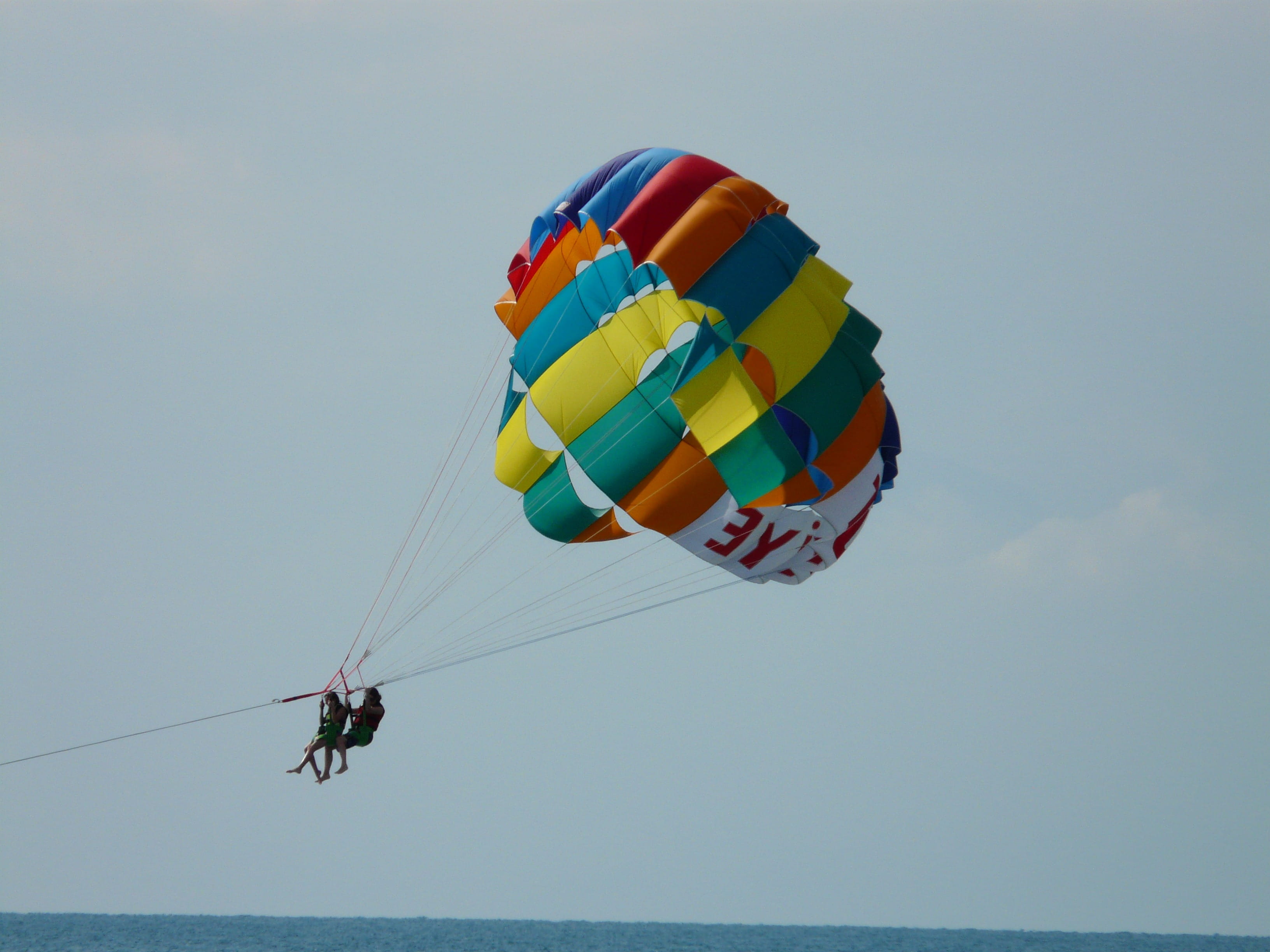transportation, recreational Pursuit, paraglider, sport, screen, summer, blue, hang gliding, sports And Fitness, hobby, nature, flying, men, colorful, fun, HD Wallpaper