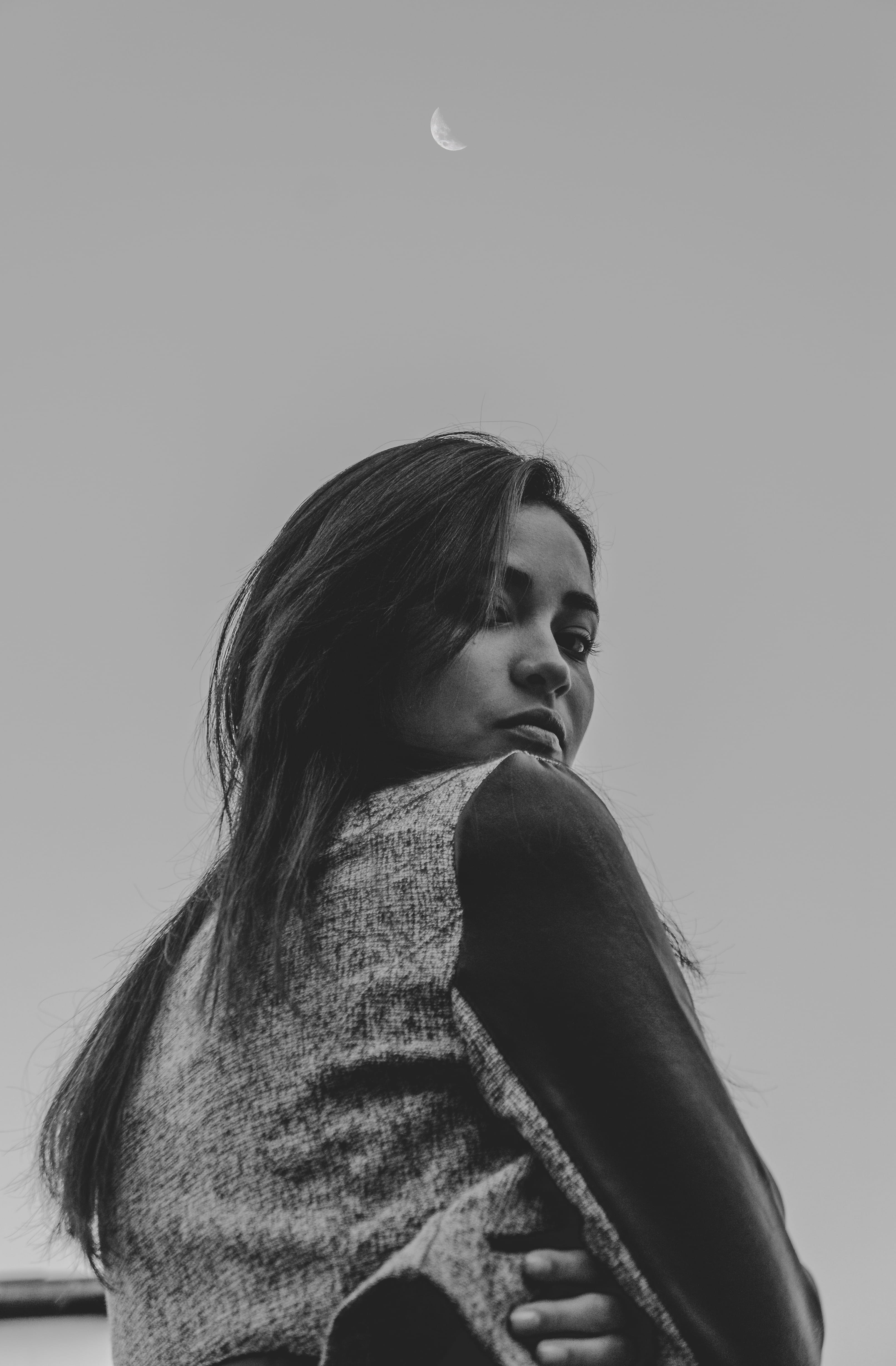 women, adult, leisure activity, young adult, hair, indoors, looking, girl, photo, portrait, young women, wall - building feature, looking away, mirrorless, Phone HD Wallpaper