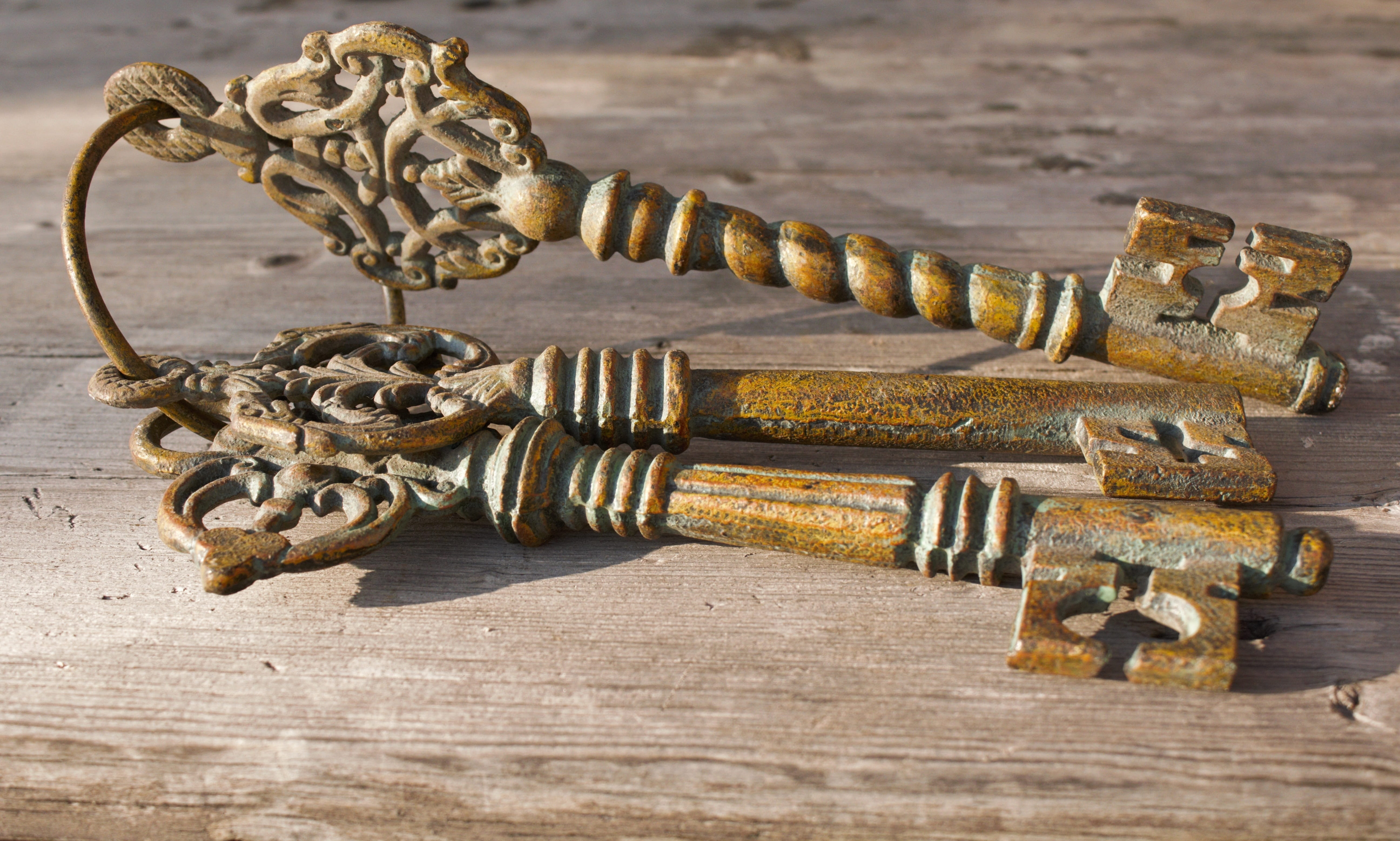 creativity, still life, indoors, day, sculpture, studio shot, close, ornate, gray, representation, spears, skeleton, close-up, keys, gold colored, three, HD Wallpaper