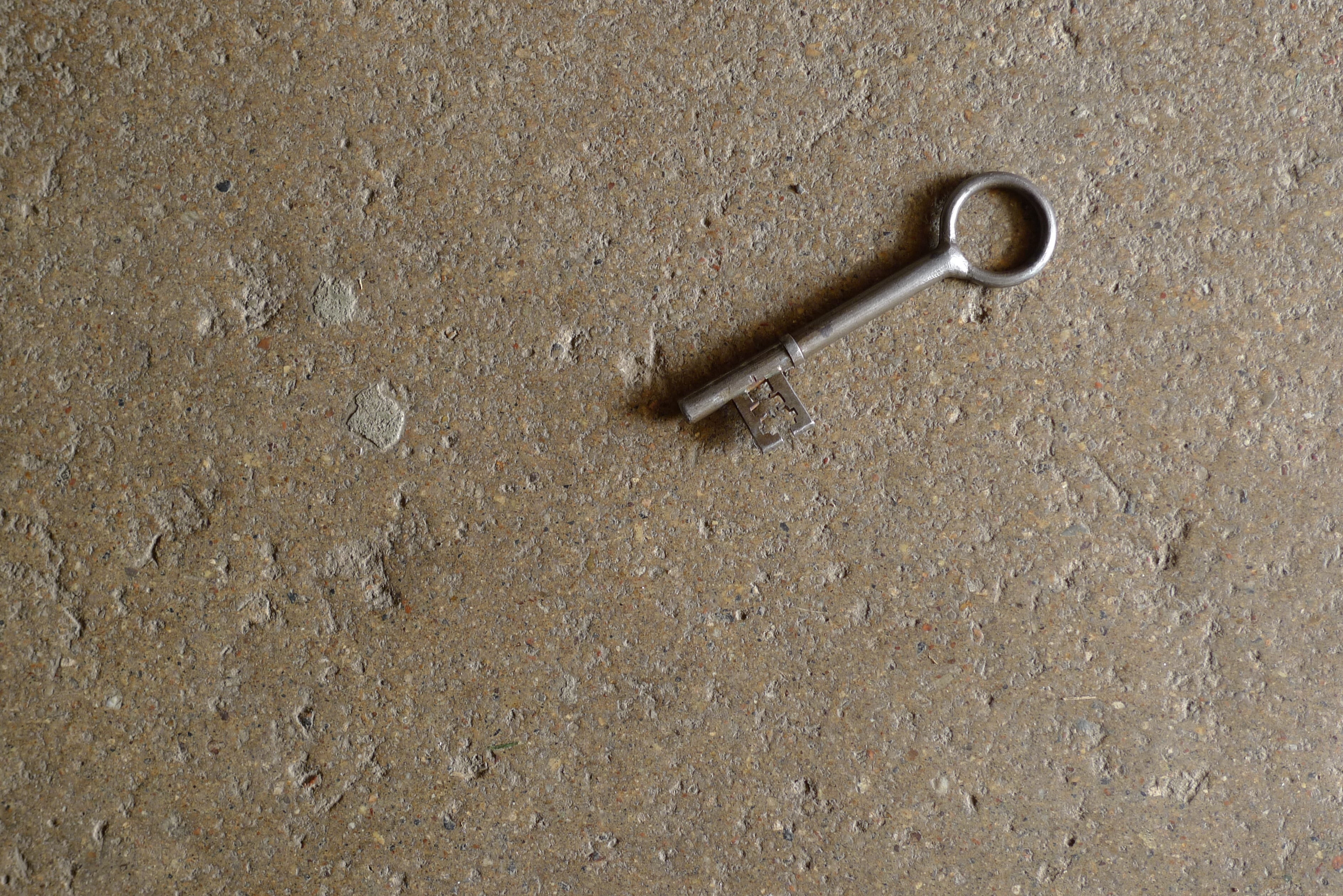 skeleton key, surface, floor, single object, texture, lock, high angle view, old, close-up, equipment, key, metal, brown, relationship difficulties, concrete, HD Wallpaper