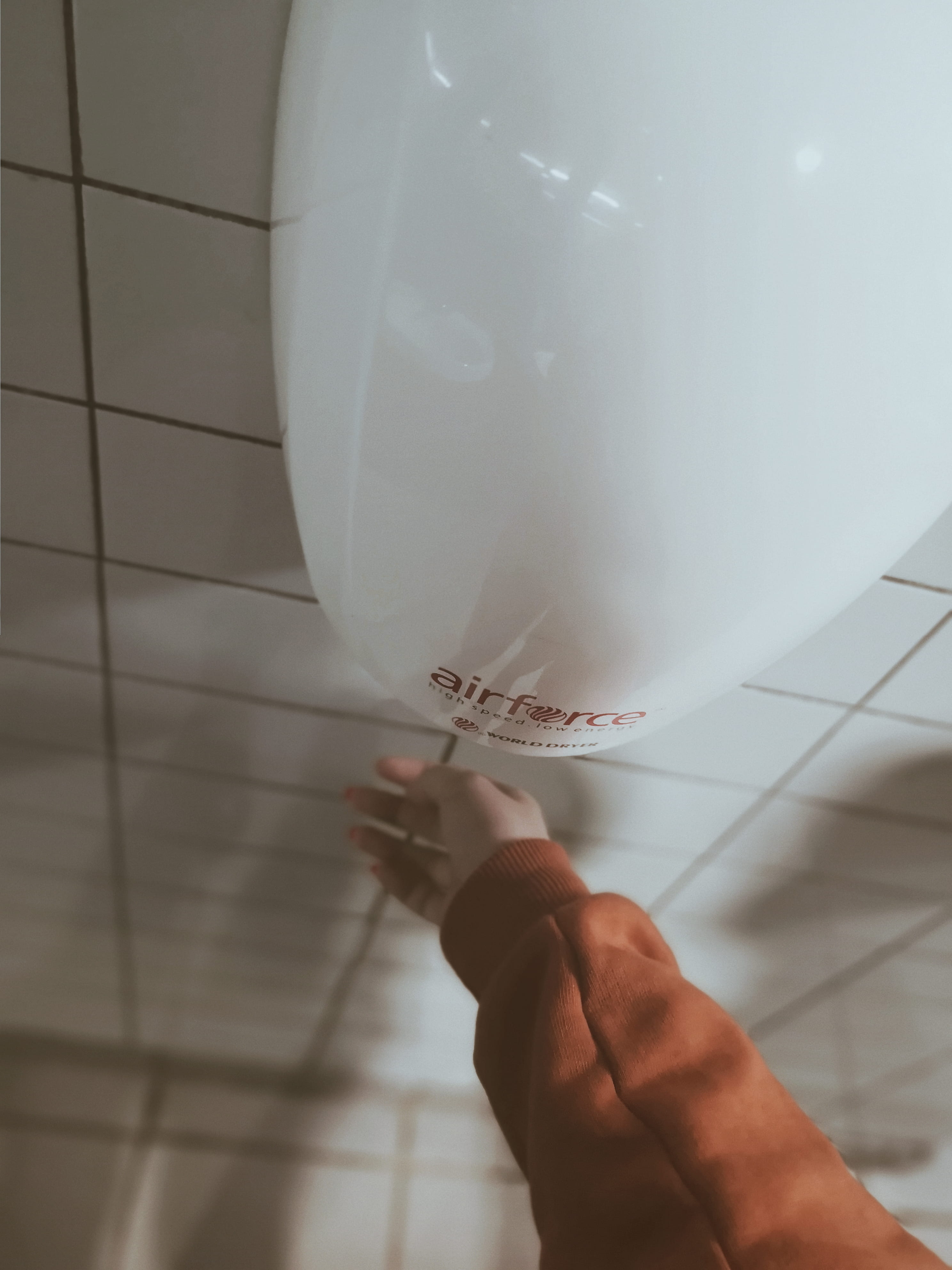 holding, balloon, white, lifestyles, human body part, automatic, high angle view, one person, person, domestic room, hand, life, room, human, white color, Phone HD Wallpaper